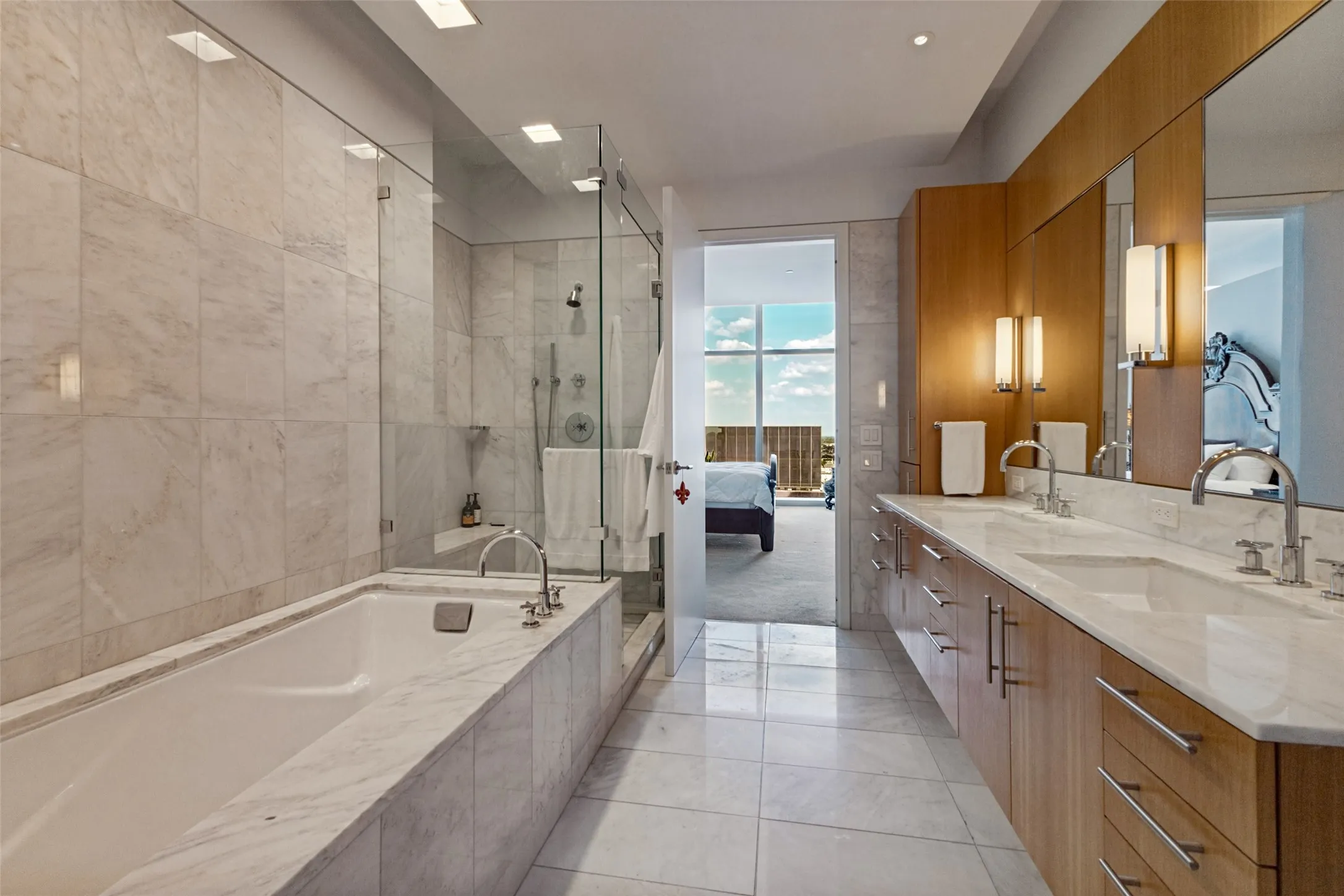 Condominium For Sale in Dallas County , 1918 Olive Street 2802, Dallas, Texas 75201, 3 Bedroom, 3 Bathroom, 2 Garage spaces, 3,013 Sqft, built in 2013, mls#21391714, Real Estate Agent in Dallas, Homes For Sale in Dallas county, Homes For Sale in Dallas, Realtor in Dallas Texas, Real Estate Brokerage Independent Realty Texas, Luminita Cordes Realtor