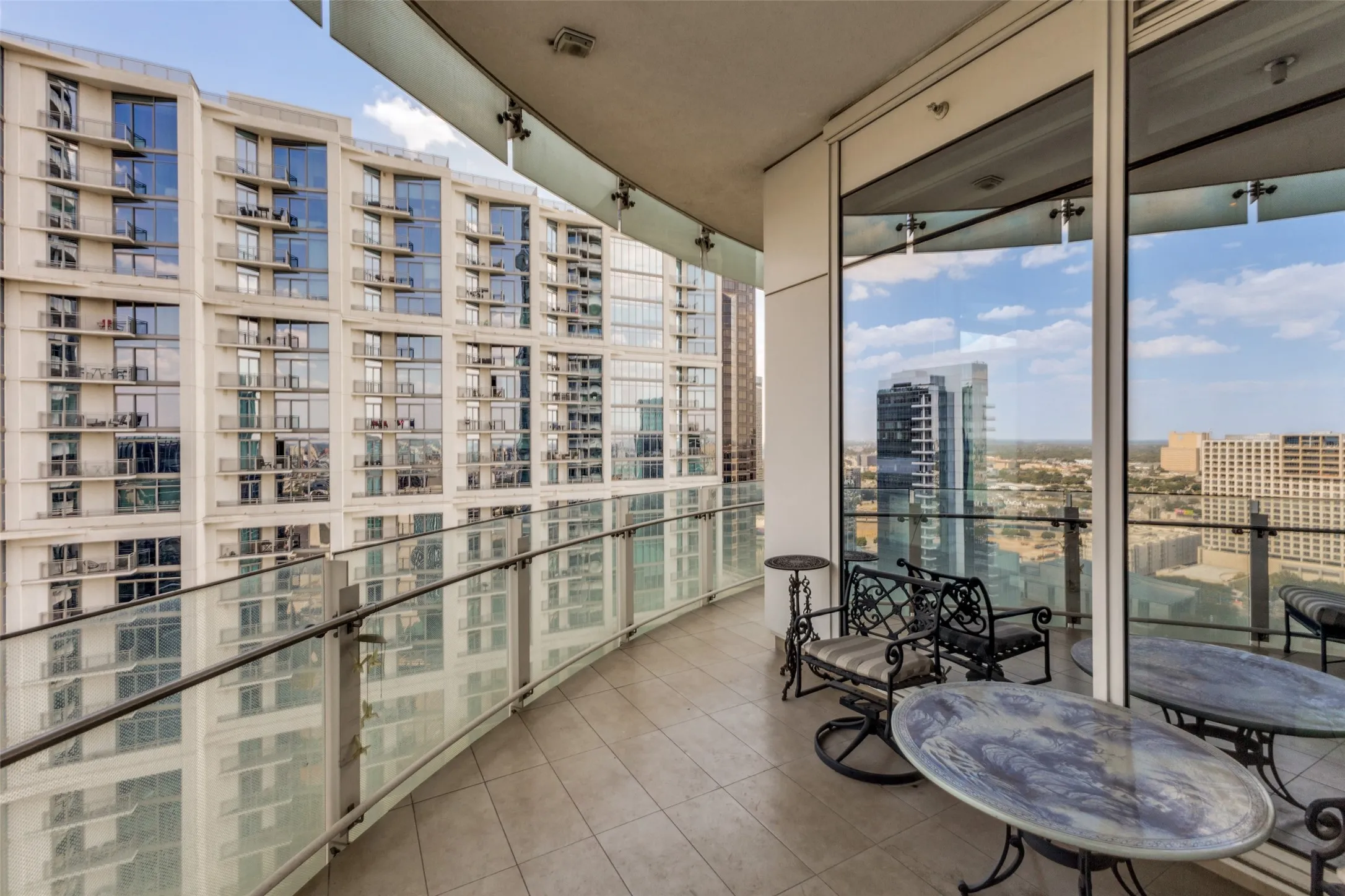 Condominium For Sale in Dallas County , 1918 Olive Street 2802, Dallas, Texas 75201, 3 Bedroom, 3 Bathroom, 2 Garage spaces, 3,013 Sqft, built in 2013, mls#21391714, Real Estate Agent in Dallas, Homes For Sale in Dallas county, Homes For Sale in Dallas, Realtor in Dallas Texas, Real Estate Brokerage Independent Realty Texas, Luminita Cordes Realtor