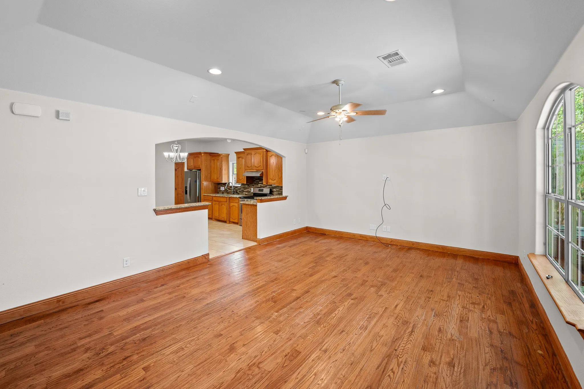 Single Family Residence For Sale in Tarrant County , 1201 S Sargent Street, Fort Worth, Texas 76105, 3 Bedroom, 2 Bathroom, Garage spaces, 1,554 Sqft, built in 2015, mls#21386590, Real Estate Agent in Fort Worth, Homes For Sale in Tarrant county, Homes For Sale in Fort Worth, Realtor in Fort Worth Texas, Real Estate Brokerage Independent Realty Texas, Luminita Cordes Realtor