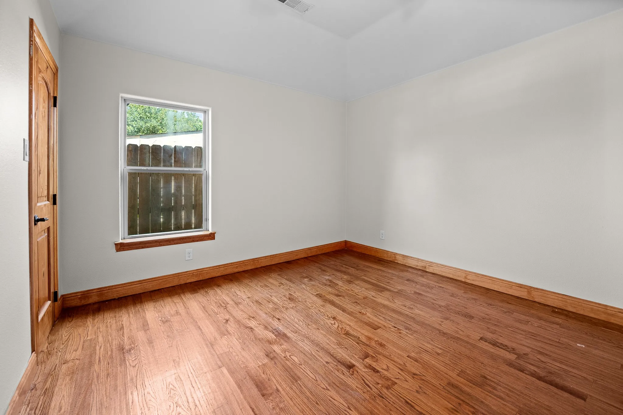 Single Family Residence For Sale in Tarrant County , 1201 S Sargent Street, Fort Worth, Texas 76105, 3 Bedroom, 2 Bathroom, Garage spaces, 1,554 Sqft, built in 2015, mls#21386590, Real Estate Agent in Fort Worth, Homes For Sale in Tarrant county, Homes For Sale in Fort Worth, Realtor in Fort Worth Texas, Real Estate Brokerage Independent Realty Texas, Luminita Cordes Realtor