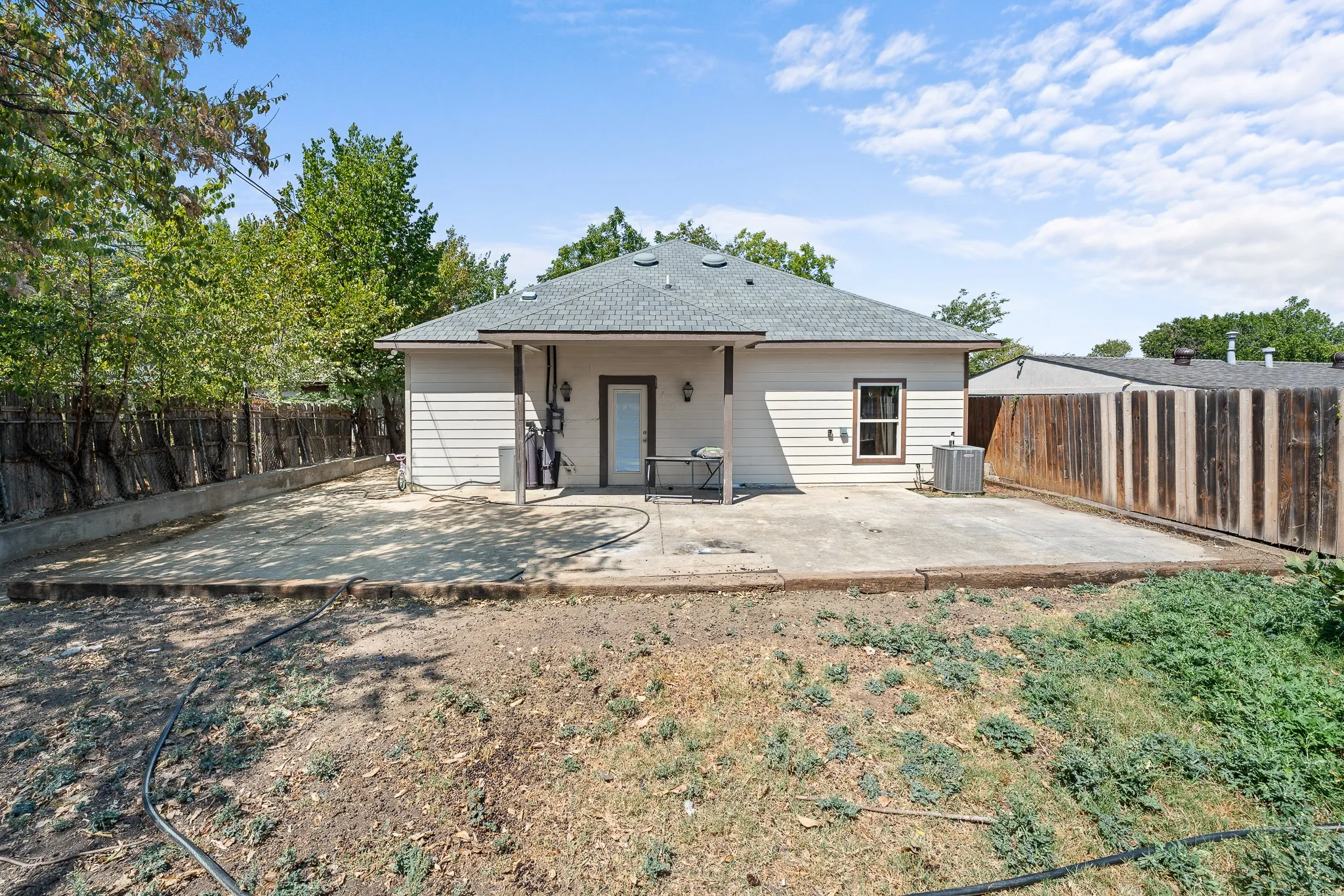 Single Family Residence For Sale in Tarrant County , 1201 S Sargent Street, Fort Worth, Texas 76105, 3 Bedroom, 2 Bathroom, Garage spaces, 1,554 Sqft, built in 2015, mls#21386590, Real Estate Agent in Fort Worth, Homes For Sale in Tarrant county, Homes For Sale in Fort Worth, Realtor in Fort Worth Texas, Real Estate Brokerage Independent Realty Texas, Luminita Cordes Realtor