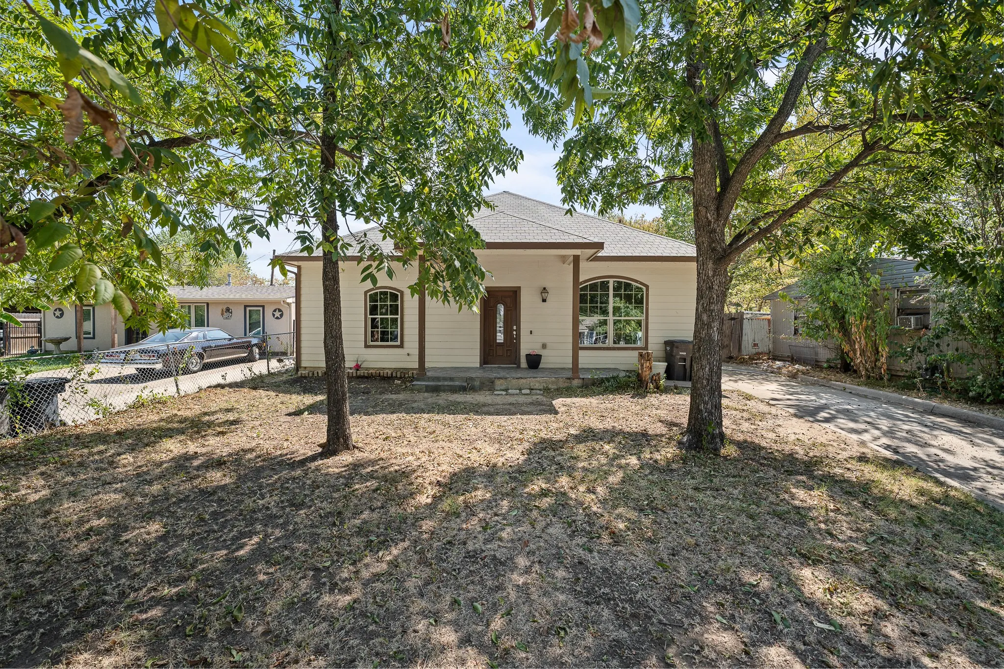 Single Family Residence For Sale in Tarrant County , 1201 S Sargent Street, Fort Worth, Texas 76105, 3 Bedroom, 2 Bathroom, Garage spaces, 1,554 Sqft, built in 2015, mls#21386590, Real Estate Agent in Fort Worth, Homes For Sale in Tarrant county, Homes For Sale in Fort Worth, Realtor in Fort Worth Texas, Real Estate Brokerage Independent Realty Texas, Luminita Cordes Realtor