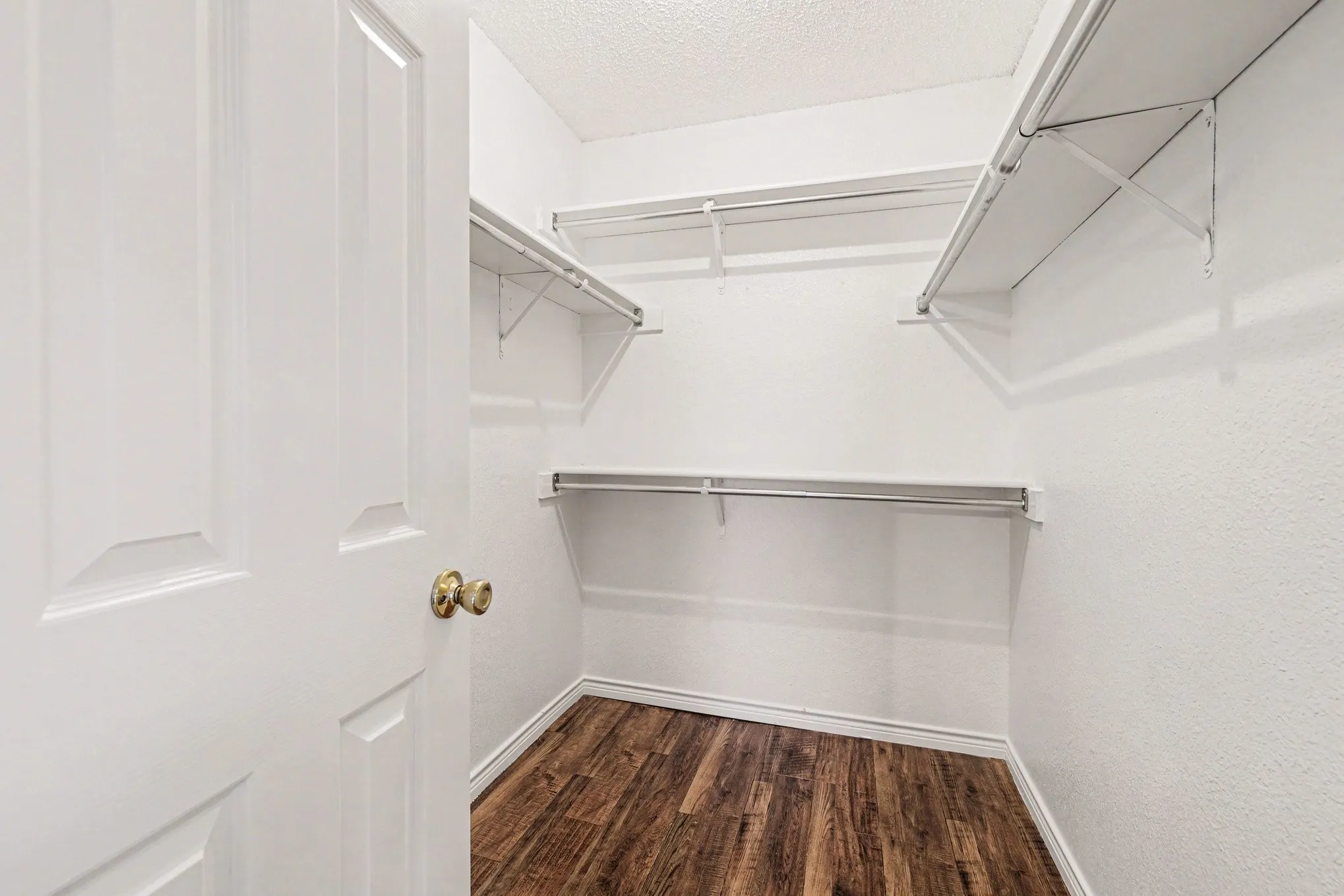 Single Family Residence For Sale in Denton County , 2829 Panorama Drive, Carrollton, Texas 75007, 3 Bedroom, 3 Bathroom, 2 Garage spaces, 2,719 Sqft, built in 1989, mls#21391696, Real Estate Agent in Carrollton, Homes For Sale in Denton county, Homes For Sale in Carrollton, Realtor in Carrollton Texas, Real Estate Brokerage Independent Realty Texas, Luminita Cordes Realtor