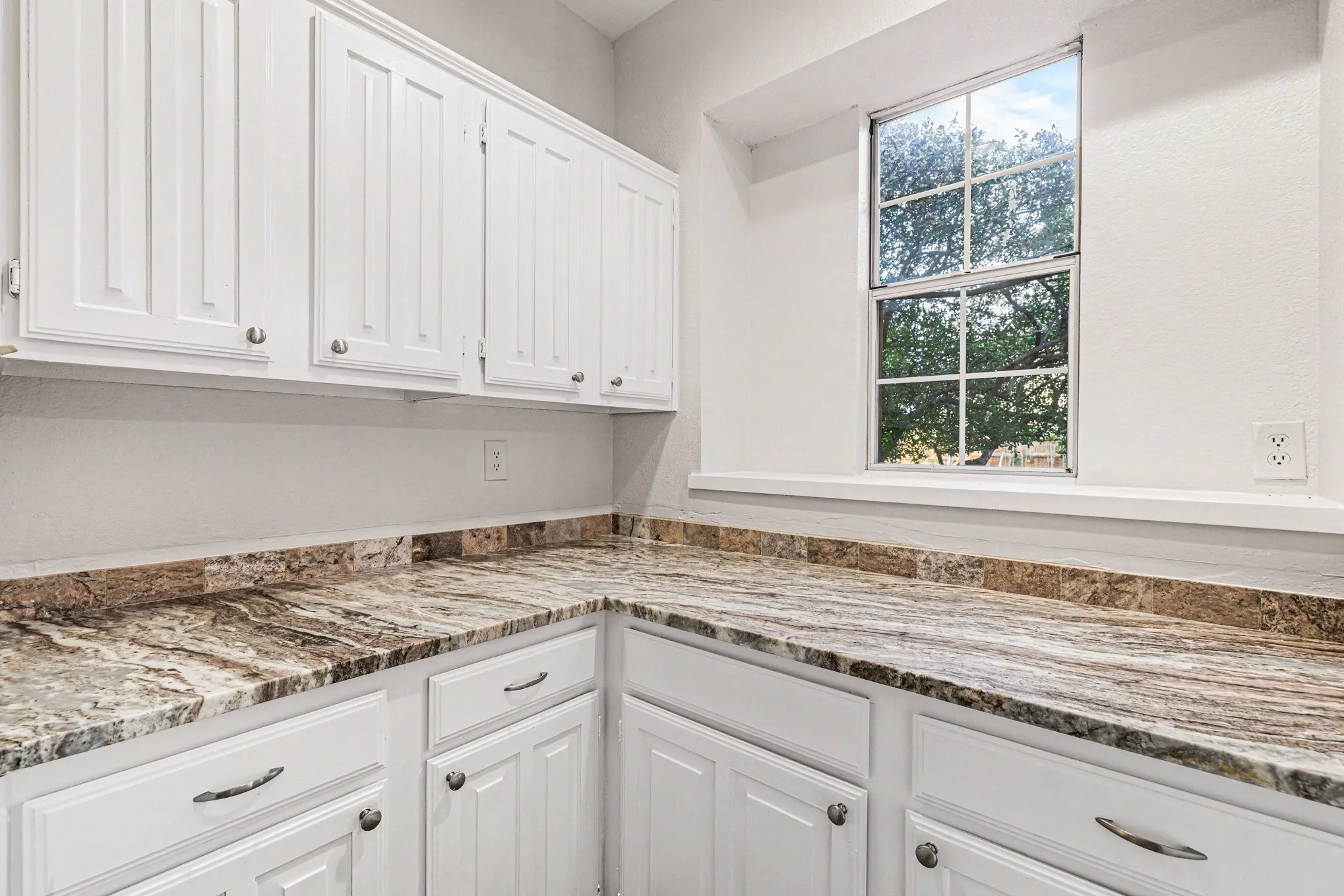 Single Family Residence For Sale in Denton County , 2829 Panorama Drive, Carrollton, Texas 75007, 3 Bedroom, 3 Bathroom, 2 Garage spaces, 2,719 Sqft, built in 1989, mls#21391696, Real Estate Agent in Carrollton, Homes For Sale in Denton county, Homes For Sale in Carrollton, Realtor in Carrollton Texas, Real Estate Brokerage Independent Realty Texas, Luminita Cordes Realtor