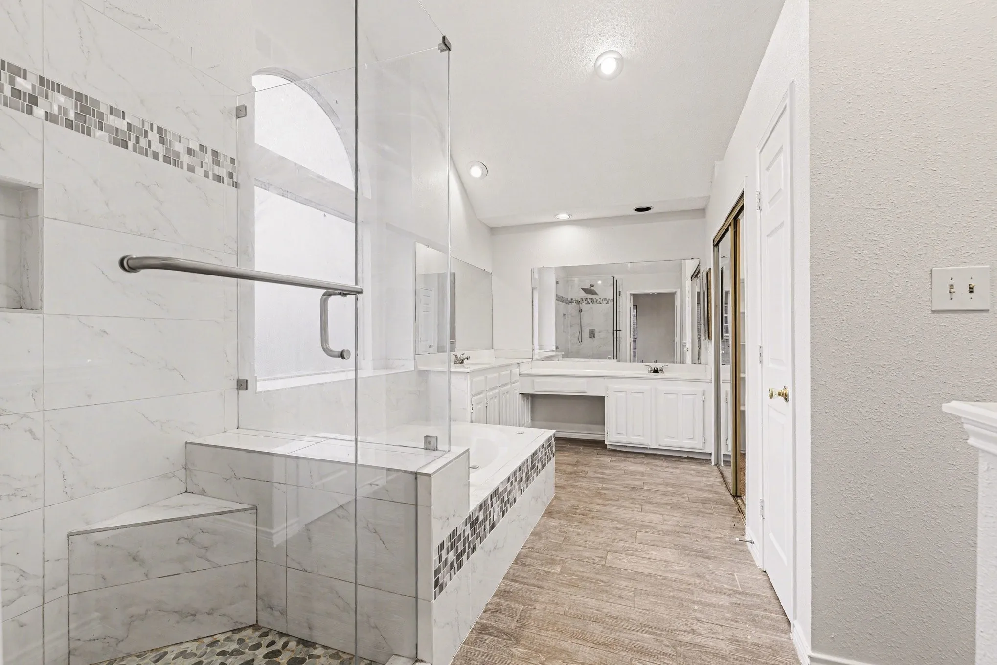 Single Family Residence For Sale in Denton County , 2829 Panorama Drive, Carrollton, Texas 75007, 3 Bedroom, 3 Bathroom, 2 Garage spaces, 2,719 Sqft, built in 1989, mls#21391696, Real Estate Agent in Carrollton, Homes For Sale in Denton county, Homes For Sale in Carrollton, Realtor in Carrollton Texas, Real Estate Brokerage Independent Realty Texas, Luminita Cordes Realtor