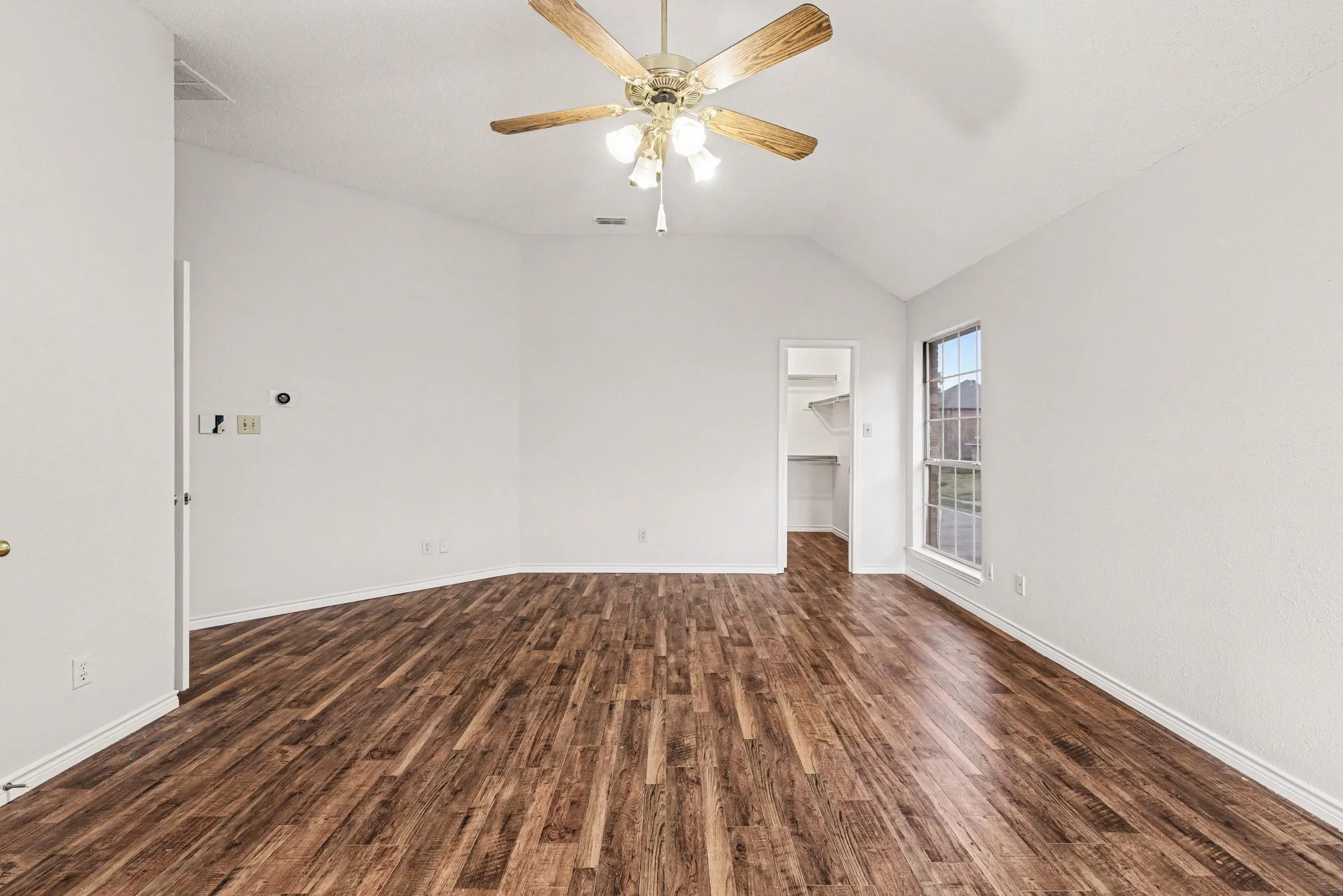 Single Family Residence For Sale in Denton County , 2829 Panorama Drive, Carrollton, Texas 75007, 3 Bedroom, 3 Bathroom, 2 Garage spaces, 2,719 Sqft, built in 1989, mls#21391696, Real Estate Agent in Carrollton, Homes For Sale in Denton county, Homes For Sale in Carrollton, Realtor in Carrollton Texas, Real Estate Brokerage Independent Realty Texas, Luminita Cordes Realtor