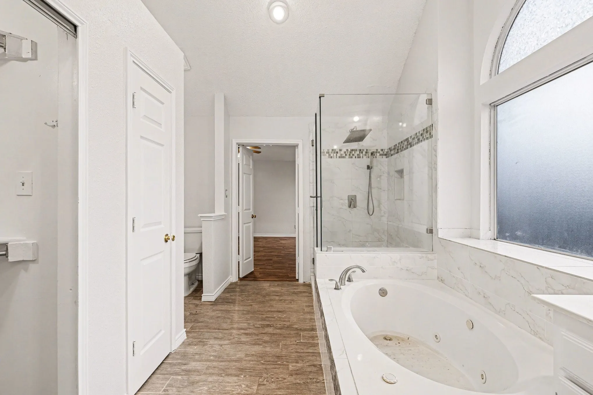 Single Family Residence For Sale in Denton County , 2829 Panorama Drive, Carrollton, Texas 75007, 3 Bedroom, 3 Bathroom, 2 Garage spaces, 2,719 Sqft, built in 1989, mls#21391696, Real Estate Agent in Carrollton, Homes For Sale in Denton county, Homes For Sale in Carrollton, Realtor in Carrollton Texas, Real Estate Brokerage Independent Realty Texas, Luminita Cordes Realtor