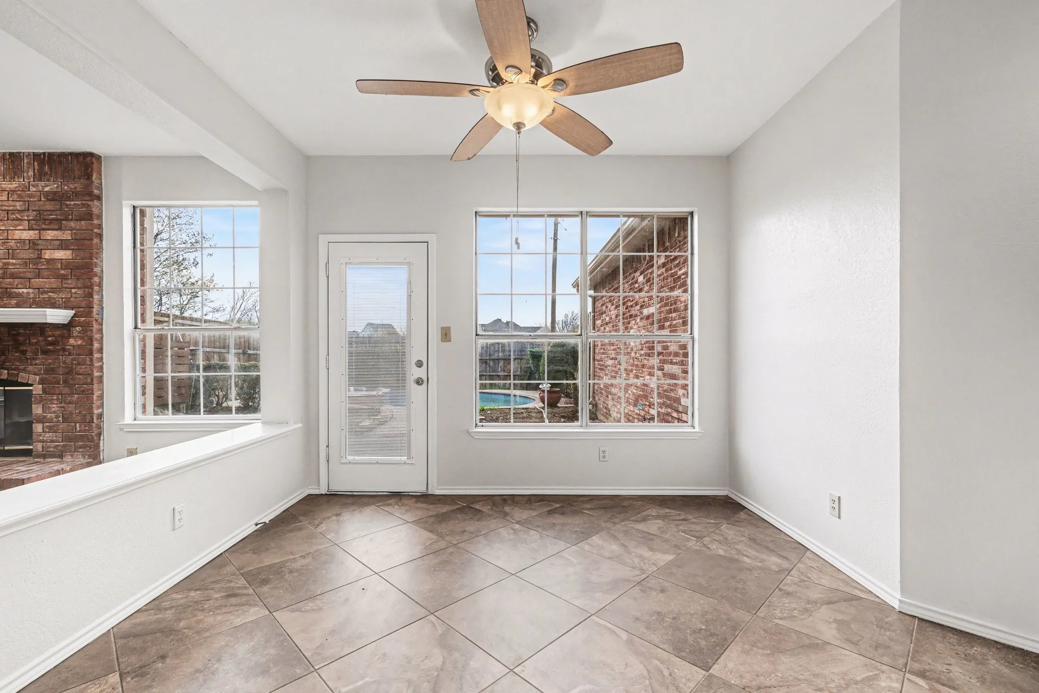 Single Family Residence For Sale in Denton County , 2829 Panorama Drive, Carrollton, Texas 75007, 3 Bedroom, 3 Bathroom, 2 Garage spaces, 2,719 Sqft, built in 1989, mls#21391696, Real Estate Agent in Carrollton, Homes For Sale in Denton county, Homes For Sale in Carrollton, Realtor in Carrollton Texas, Real Estate Brokerage Independent Realty Texas, Luminita Cordes Realtor