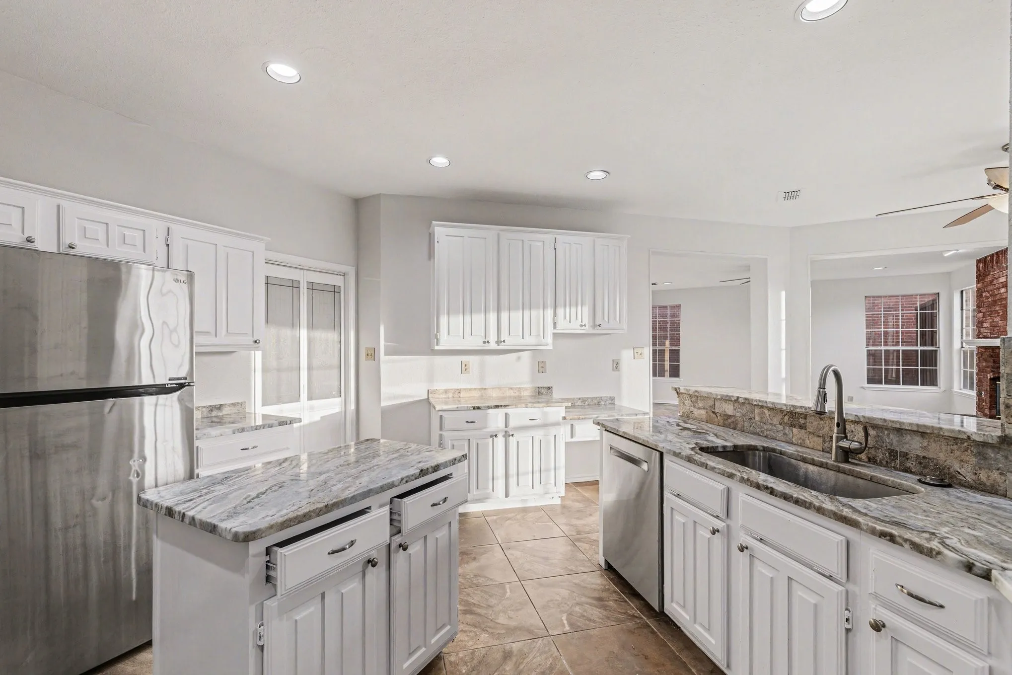 Single Family Residence For Sale in Denton County , 2829 Panorama Drive, Carrollton, Texas 75007, 3 Bedroom, 3 Bathroom, 2 Garage spaces, 2,719 Sqft, built in 1989, mls#21391696, Real Estate Agent in Carrollton, Homes For Sale in Denton county, Homes For Sale in Carrollton, Realtor in Carrollton Texas, Real Estate Brokerage Independent Realty Texas, Luminita Cordes Realtor