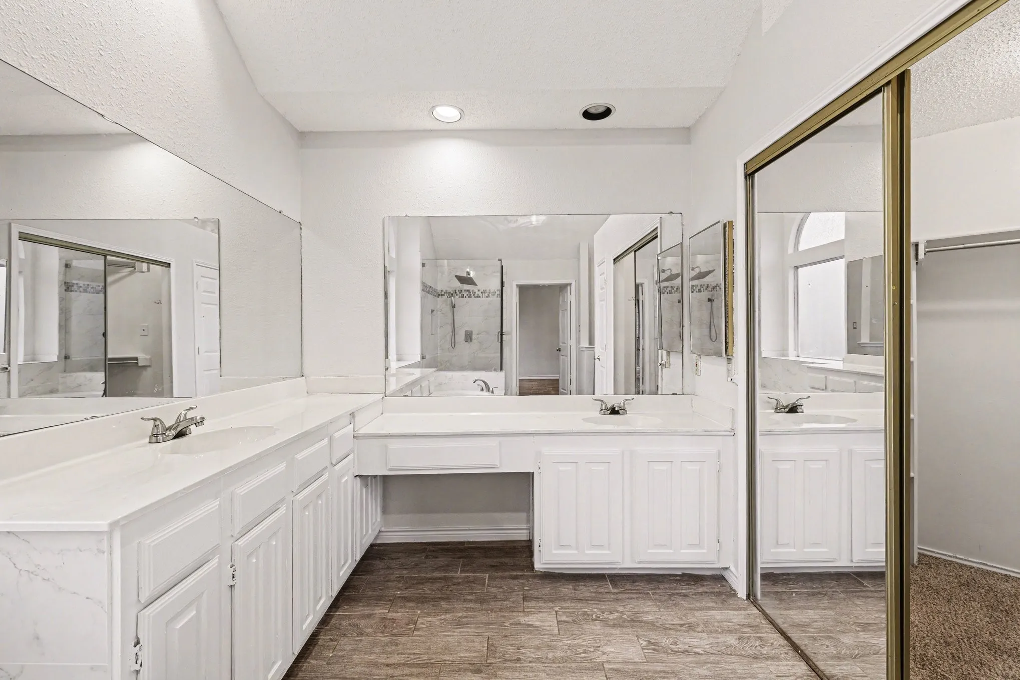 Single Family Residence For Sale in Denton County , 2829 Panorama Drive, Carrollton, Texas 75007, 3 Bedroom, 3 Bathroom, 2 Garage spaces, 2,719 Sqft, built in 1989, mls#21391696, Real Estate Agent in Carrollton, Homes For Sale in Denton county, Homes For Sale in Carrollton, Realtor in Carrollton Texas, Real Estate Brokerage Independent Realty Texas, Luminita Cordes Realtor