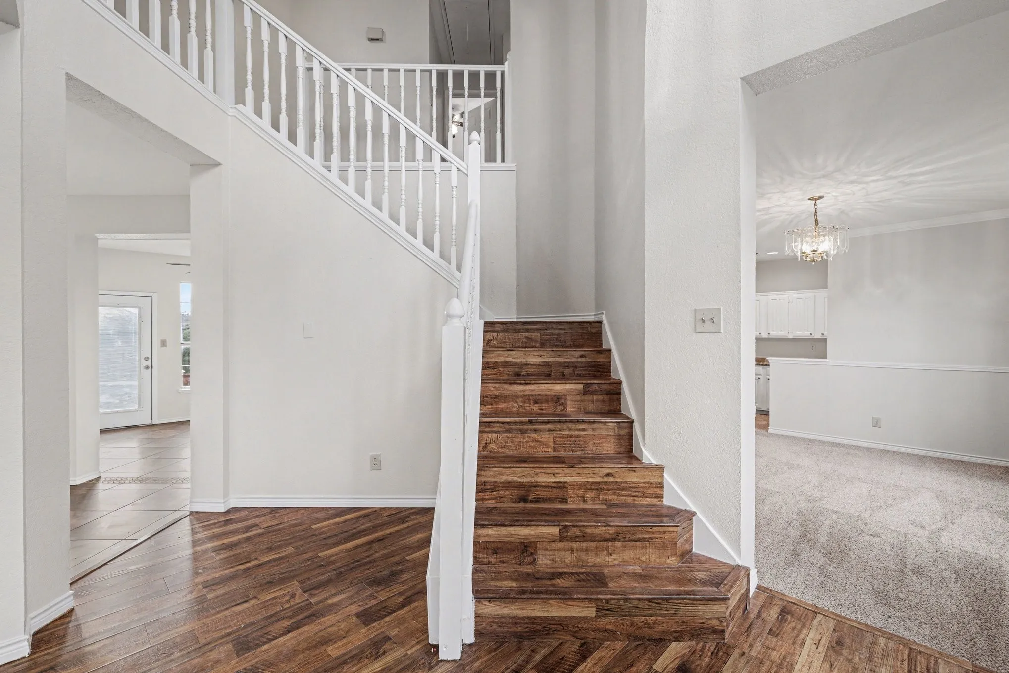Single Family Residence For Sale in Denton County , 2829 Panorama Drive, Carrollton, Texas 75007, 3 Bedroom, 3 Bathroom, 2 Garage spaces, 2,719 Sqft, built in 1989, mls#21391696, Real Estate Agent in Carrollton, Homes For Sale in Denton county, Homes For Sale in Carrollton, Realtor in Carrollton Texas, Real Estate Brokerage Independent Realty Texas, Luminita Cordes Realtor