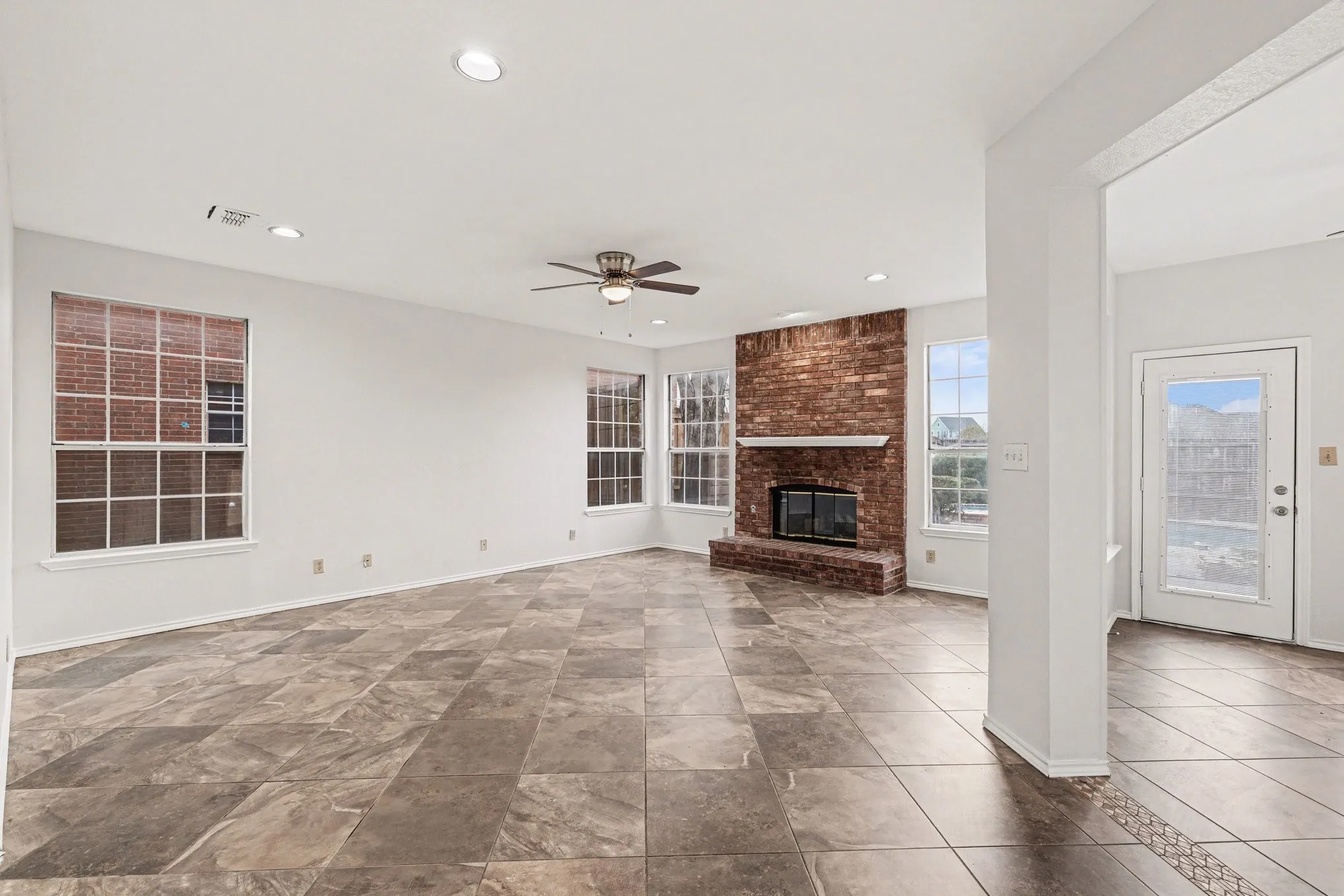 Single Family Residence For Sale in Denton County , 2829 Panorama Drive, Carrollton, Texas 75007, 3 Bedroom, 3 Bathroom, 2 Garage spaces, 2,719 Sqft, built in 1989, mls#21391696, Real Estate Agent in Carrollton, Homes For Sale in Denton county, Homes For Sale in Carrollton, Realtor in Carrollton Texas, Real Estate Brokerage Independent Realty Texas, Luminita Cordes Realtor