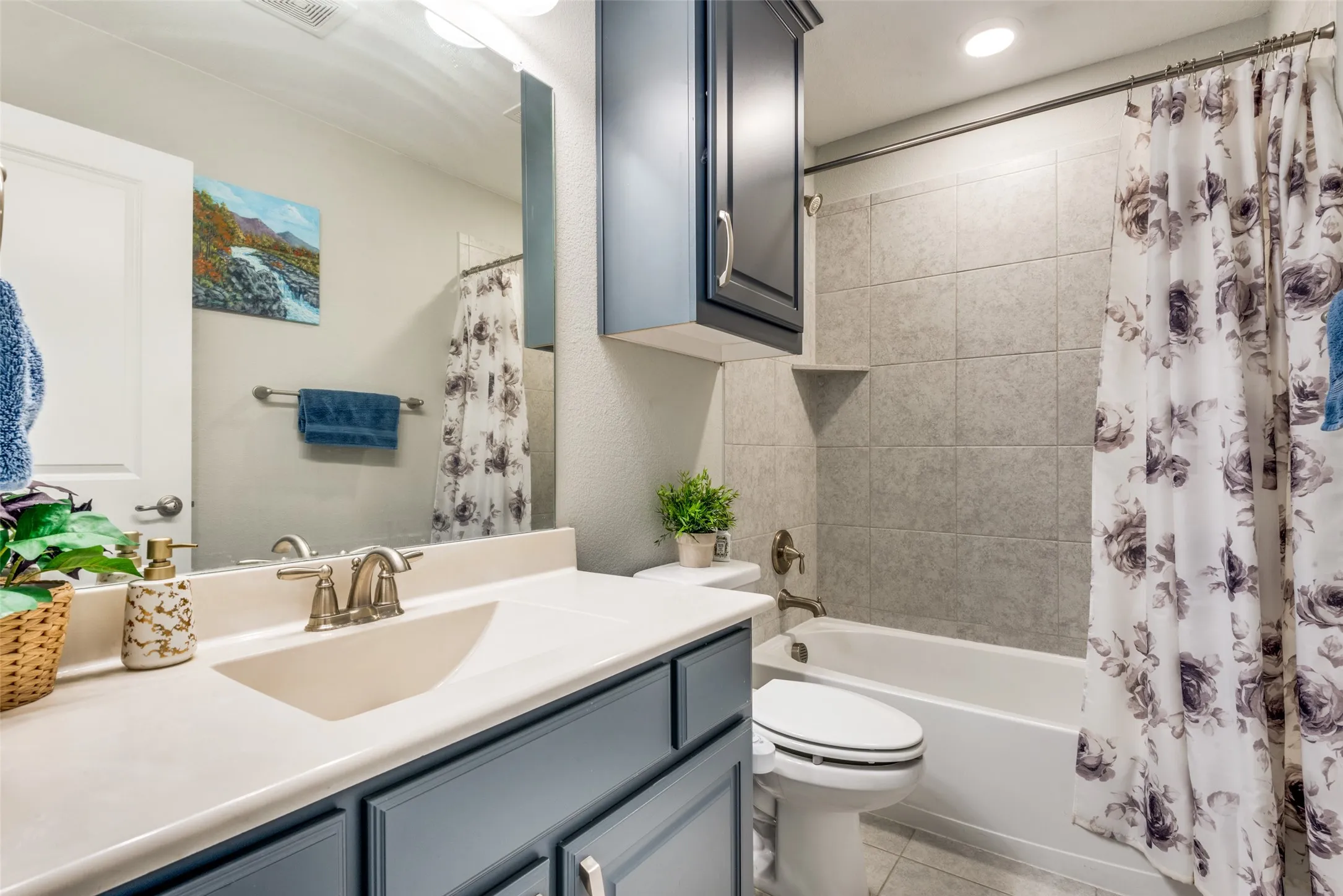 Single Family Residence For Rent in Denton County , 2913 Dockside, Little Elm, Texas 75068, 4 Bedroom, 3 Bathroom, 2 Garage spaces, 2,912 Sqft, built in 2018, mls#21391729, Real Estate Agent in Little Elm, Homes For Rent in Denton county, Homes For Rent in Little Elm, Realtor in Little Elm Texas, Real Estate Brokerage Independent Realty Texas, Luminita Cordes Realtor