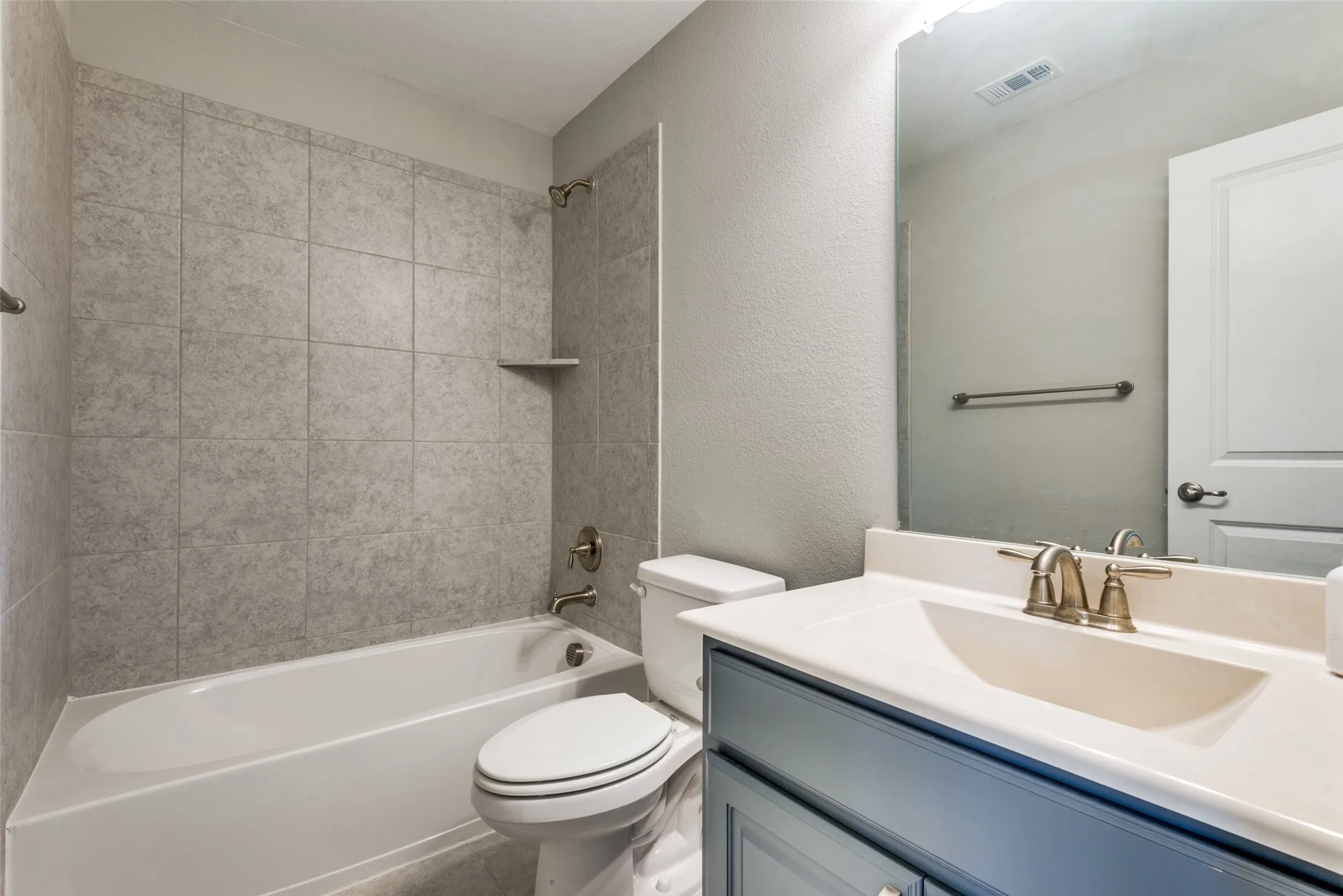 Single Family Residence For Rent in Denton County , 2913 Dockside, Little Elm, Texas 75068, 4 Bedroom, 3 Bathroom, 2 Garage spaces, 2,912 Sqft, built in 2018, mls#21391729, Real Estate Agent in Little Elm, Homes For Rent in Denton county, Homes For Rent in Little Elm, Realtor in Little Elm Texas, Real Estate Brokerage Independent Realty Texas, Luminita Cordes Realtor