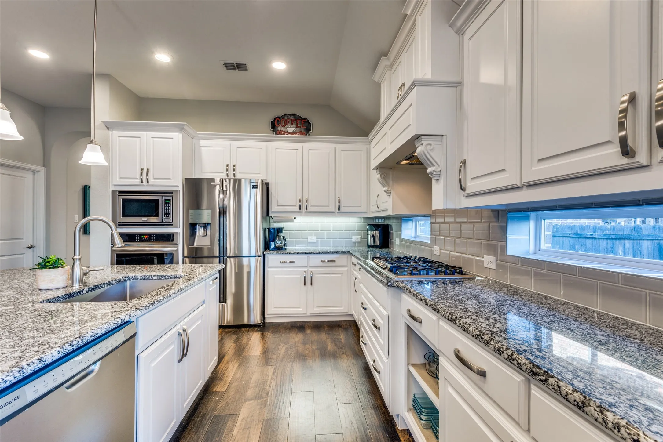 Single Family Residence For Rent in Denton County , 2913 Dockside, Little Elm, Texas 75068, 4 Bedroom, 3 Bathroom, 2 Garage spaces, 2,912 Sqft, built in 2018, mls#21391729, Real Estate Agent in Little Elm, Homes For Rent in Denton county, Homes For Rent in Little Elm, Realtor in Little Elm Texas, Real Estate Brokerage Independent Realty Texas, Luminita Cordes Realtor