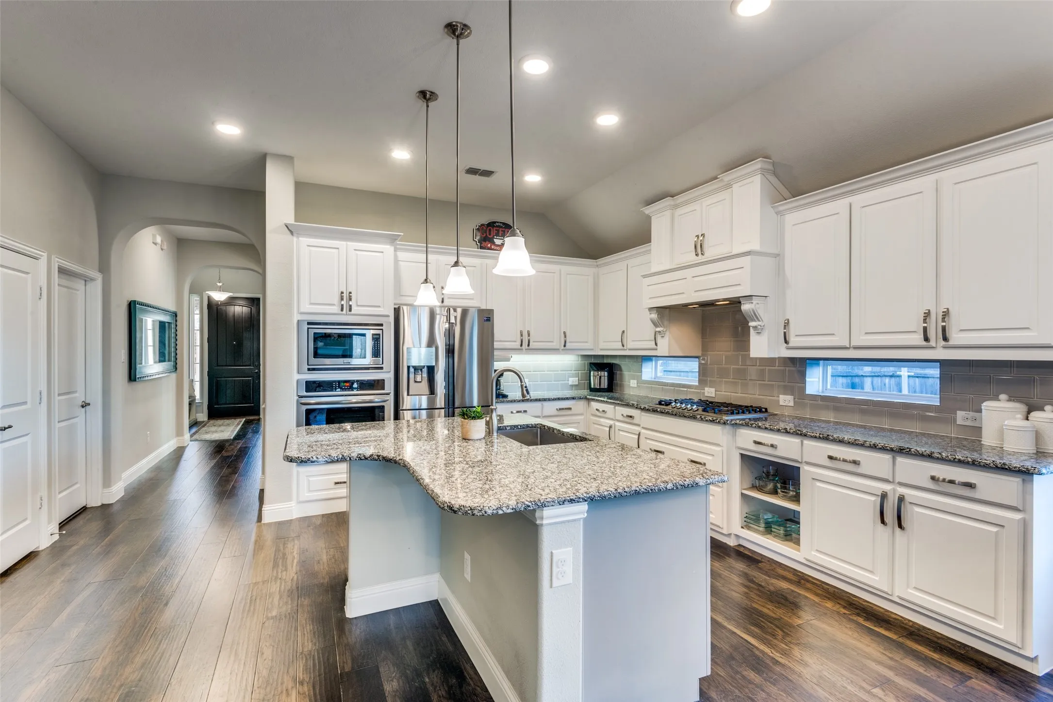 Single Family Residence For Rent in Denton County , 2913 Dockside, Little Elm, Texas 75068, 4 Bedroom, 3 Bathroom, 2 Garage spaces, 2,912 Sqft, built in 2018, mls#21391729, Real Estate Agent in Little Elm, Homes For Rent in Denton county, Homes For Rent in Little Elm, Realtor in Little Elm Texas, Real Estate Brokerage Independent Realty Texas, Luminita Cordes Realtor