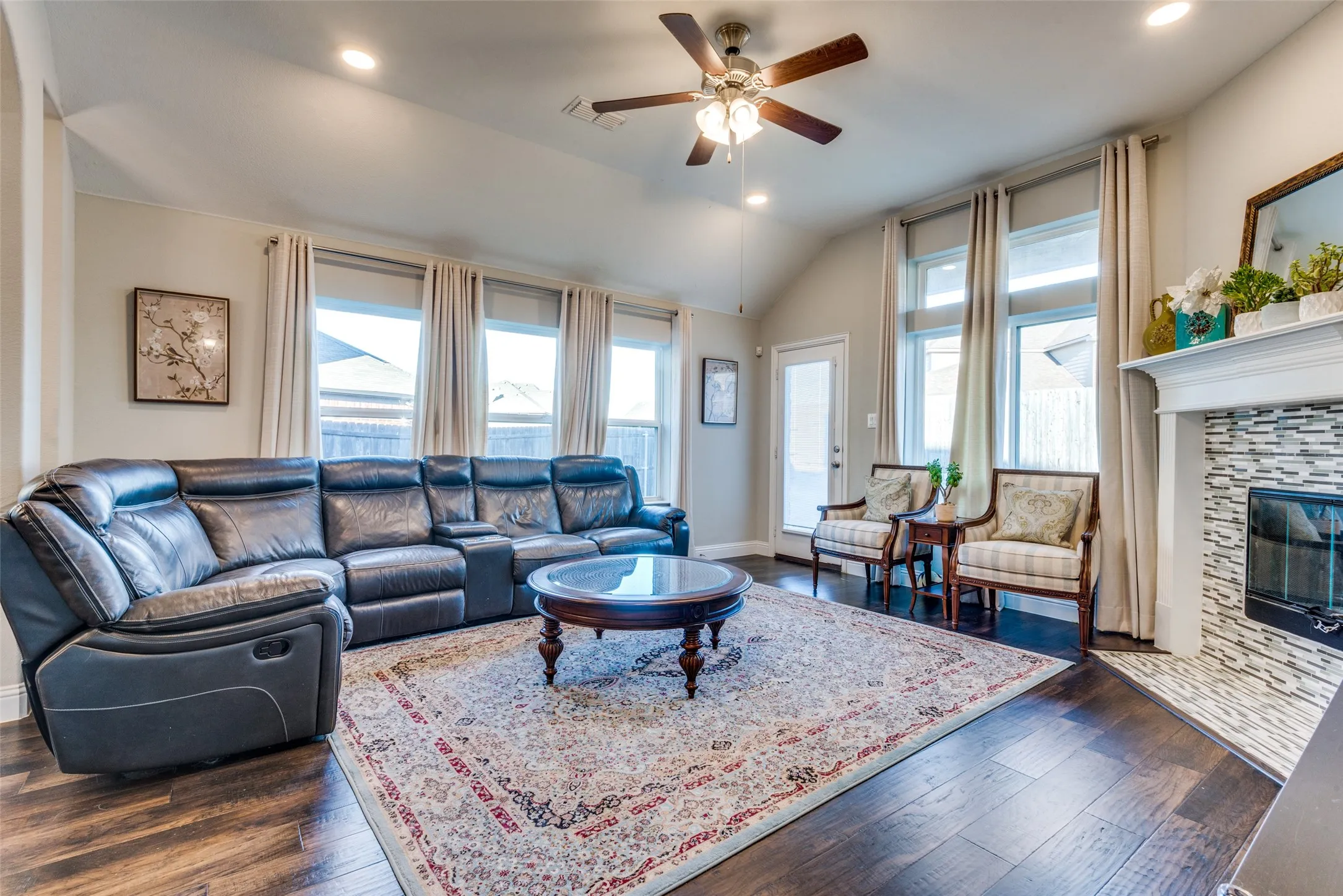 Single Family Residence For Rent in Denton County , 2913 Dockside, Little Elm, Texas 75068, 4 Bedroom, 3 Bathroom, 2 Garage spaces, 2,912 Sqft, built in 2018, mls#21391729, Real Estate Agent in Little Elm, Homes For Rent in Denton county, Homes For Rent in Little Elm, Realtor in Little Elm Texas, Real Estate Brokerage Independent Realty Texas, Luminita Cordes Realtor