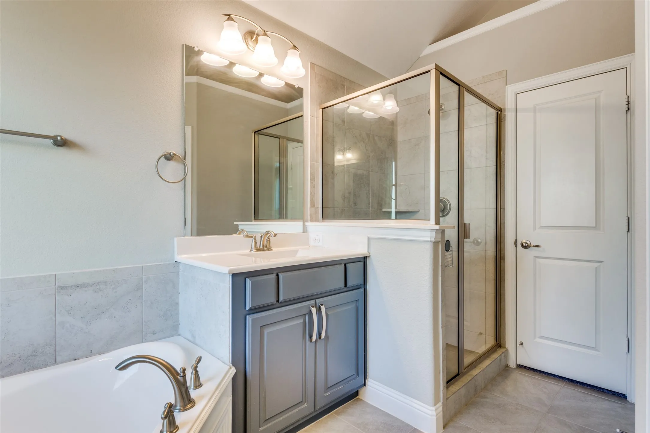Single Family Residence For Rent in Denton County , 2913 Dockside, Little Elm, Texas 75068, 4 Bedroom, 3 Bathroom, 2 Garage spaces, 2,912 Sqft, built in 2018, mls#21391729, Real Estate Agent in Little Elm, Homes For Rent in Denton county, Homes For Rent in Little Elm, Realtor in Little Elm Texas, Real Estate Brokerage Independent Realty Texas, Luminita Cordes Realtor