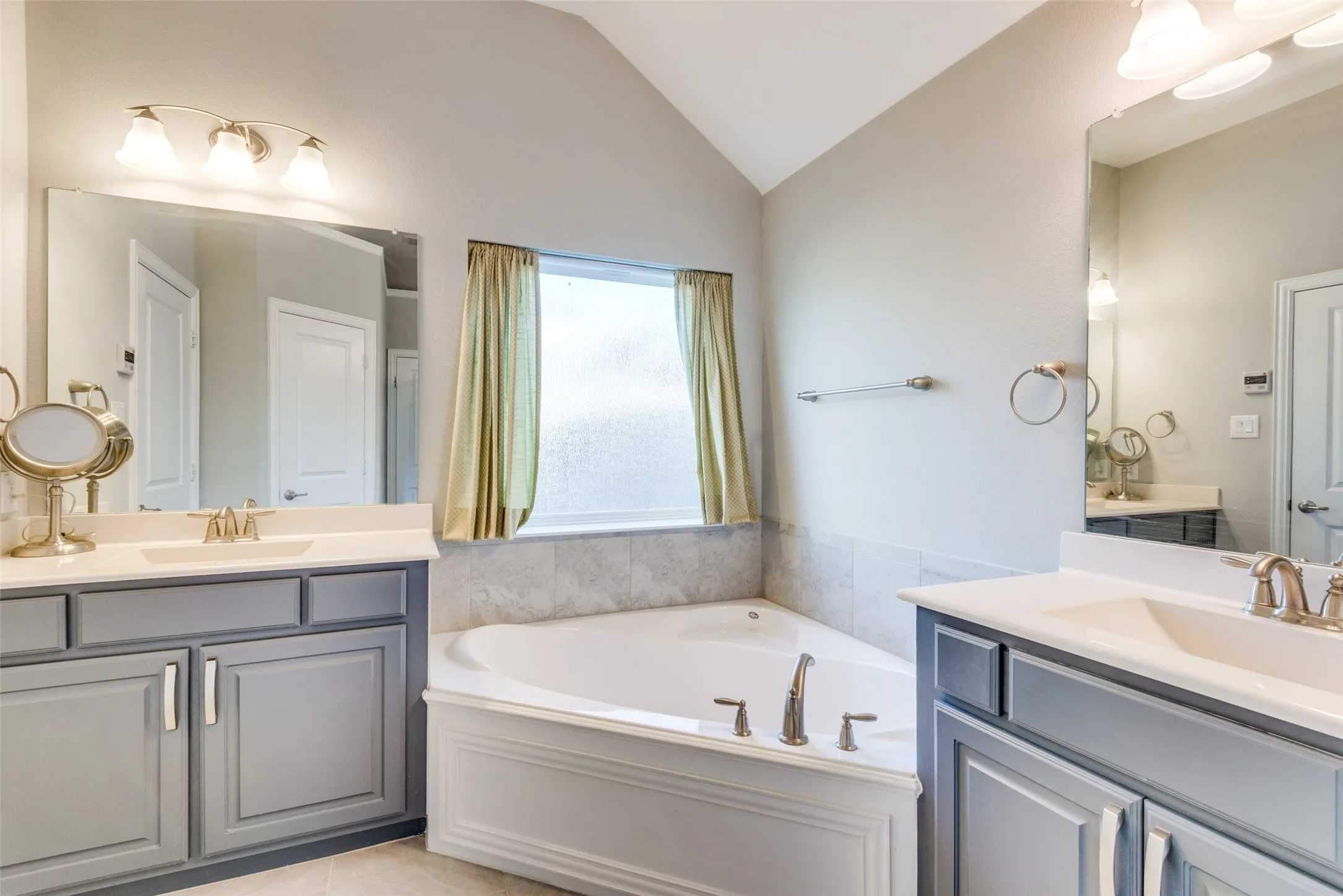 Single Family Residence For Rent in Denton County , 2913 Dockside, Little Elm, Texas 75068, 4 Bedroom, 3 Bathroom, 2 Garage spaces, 2,912 Sqft, built in 2018, mls#21391729, Real Estate Agent in Little Elm, Homes For Rent in Denton county, Homes For Rent in Little Elm, Realtor in Little Elm Texas, Real Estate Brokerage Independent Realty Texas, Luminita Cordes Realtor