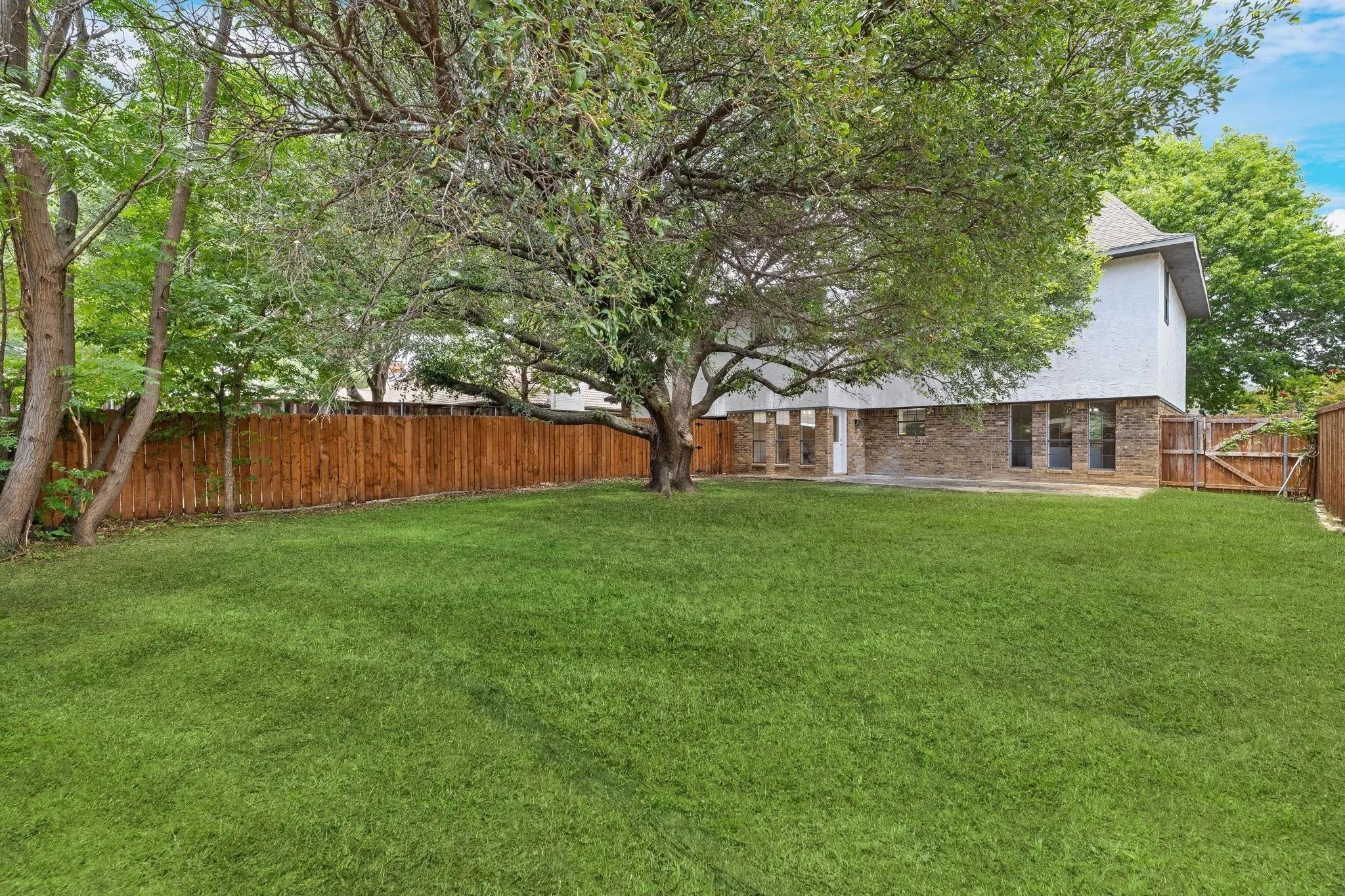 Single Family Residence For Rent in Collin County , 4212 Joshua Lane, Dallas, Texas 75287, 4 Bedroom, 3 Bathroom, 2 Garage spaces, 2,551 Sqft, built in 1981, mls#21391399, Real Estate Agent in Dallas, Homes For Rent in Collin county, Homes For Rent in Dallas, Realtor in Dallas Texas, Real Estate Brokerage Independent Realty Texas, Luminita Cordes Realtor