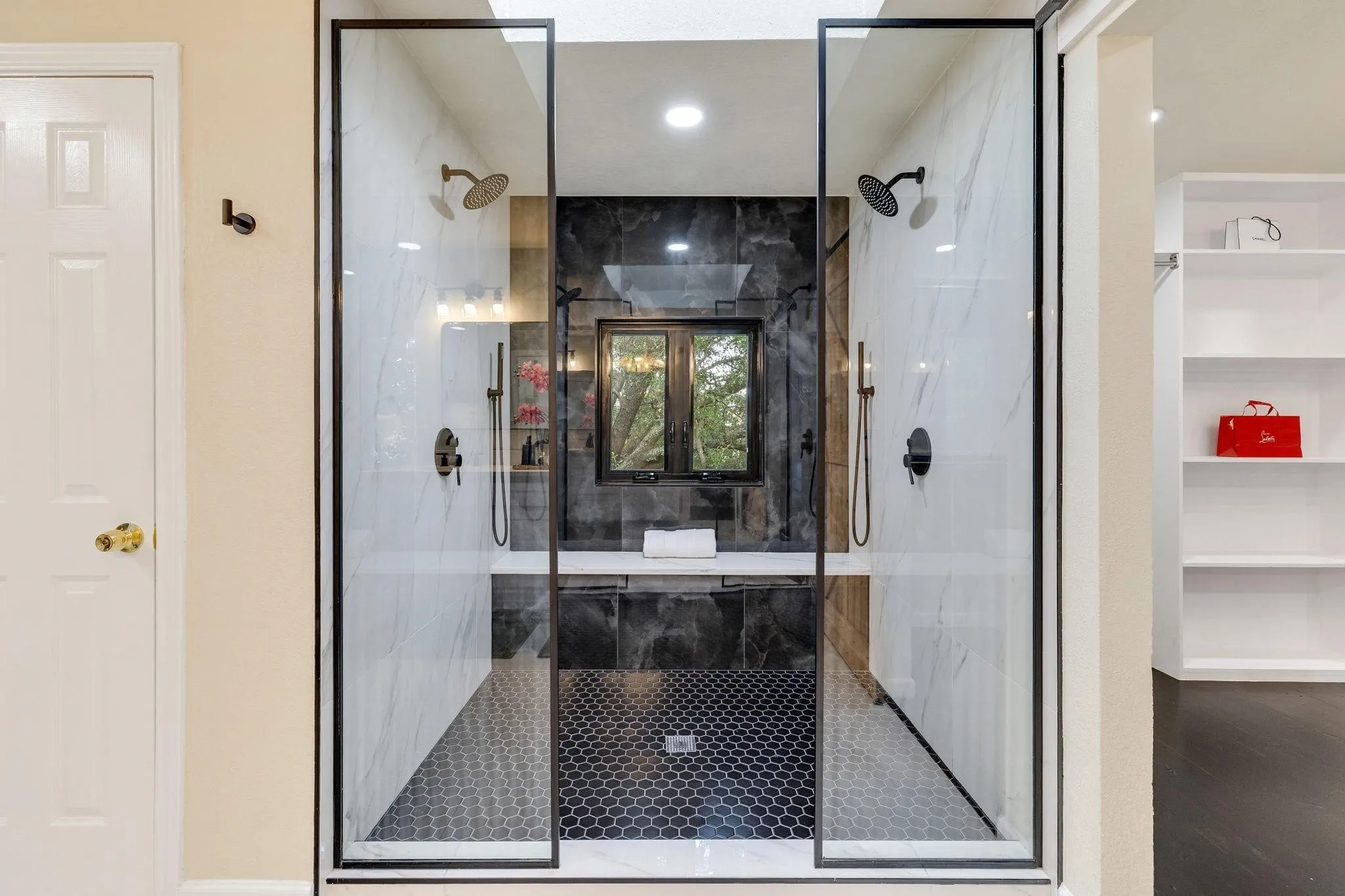 Single Family Residence For Rent in Collin County , 4212 Joshua Lane, Dallas, Texas 75287, 4 Bedroom, 3 Bathroom, 2 Garage spaces, 2,551 Sqft, built in 1981, mls#21391399, Real Estate Agent in Dallas, Homes For Rent in Collin county, Homes For Rent in Dallas, Realtor in Dallas Texas, Real Estate Brokerage Independent Realty Texas, Luminita Cordes Realtor