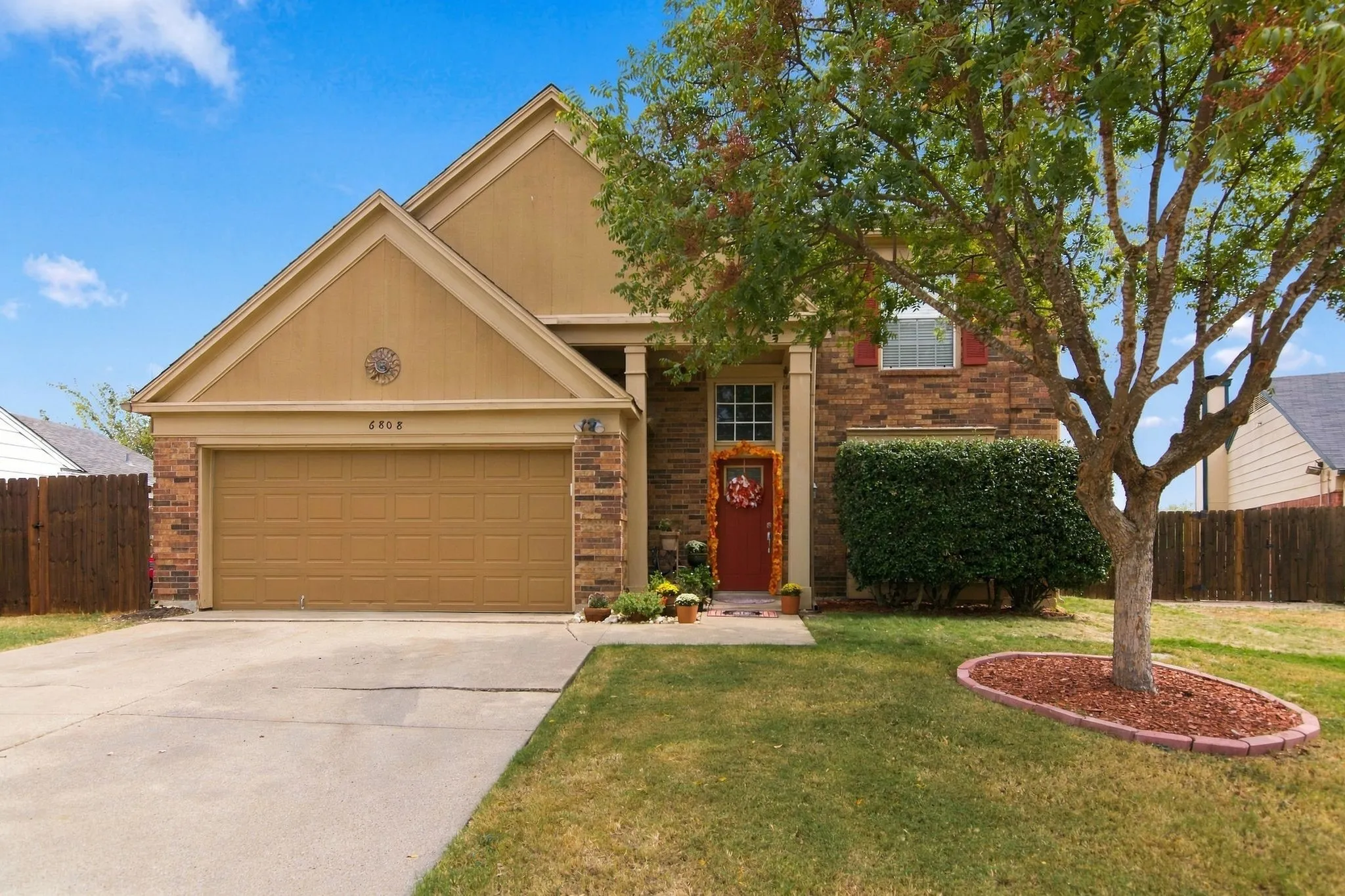 Single Family Residence For Sale in Tarrant County , 6808 Quail Meadow Drive, Watauga, Texas 76148, 4 Bedroom, 3 Bathroom, 2 Garage spaces, 2,088 Sqft, built in 1988, mls#21391164, Real Estate Agent in Watauga, Homes For Sale in Tarrant county, Homes For Sale in Watauga, Realtor in Watauga Texas, Real Estate Brokerage Independent Realty Texas, Luminita Cordes Realtor
