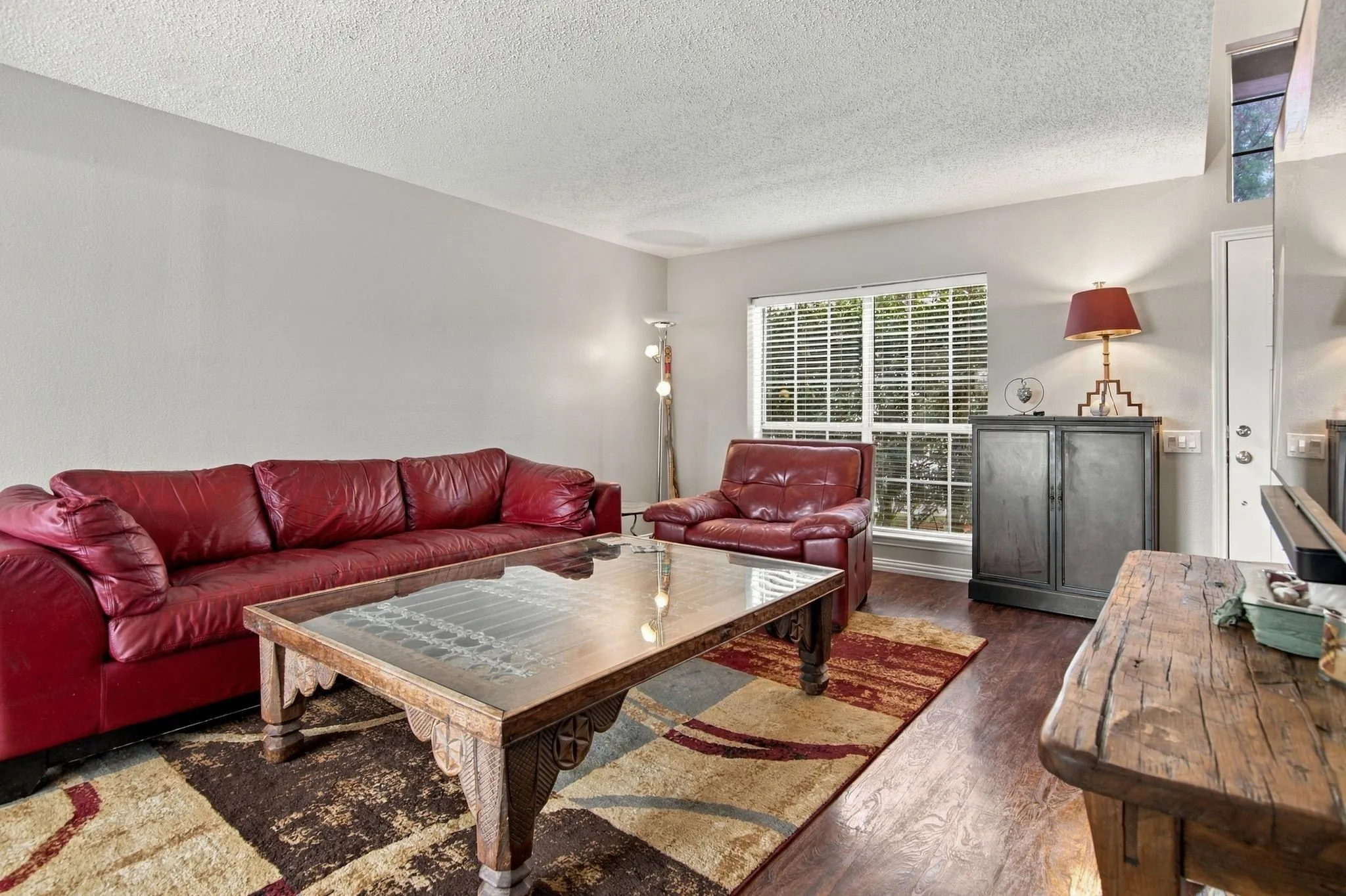 Light-toned walls complement flooring