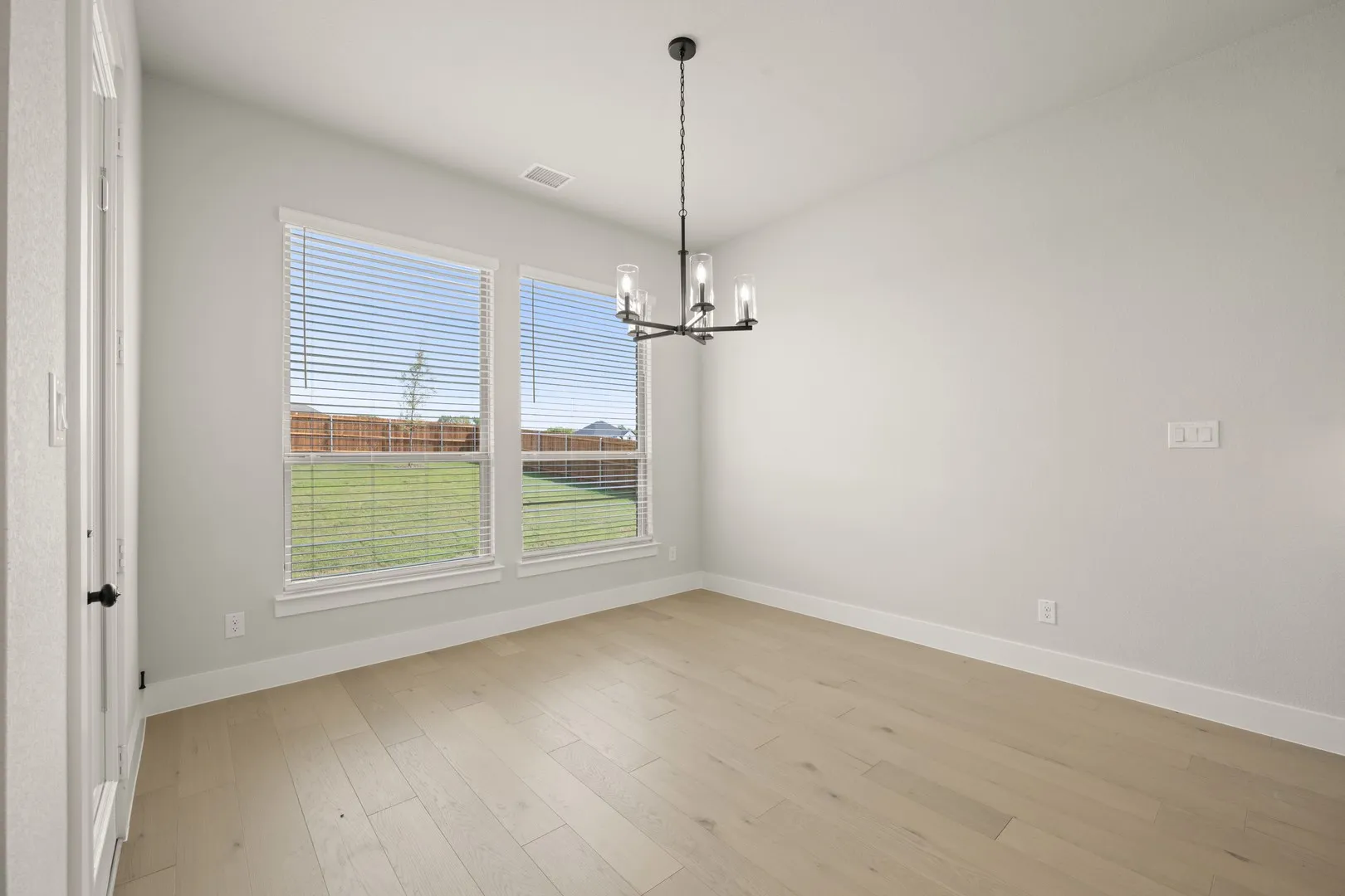 200 Cheyenne Mountain- Nook-1