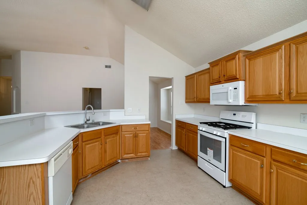 Single Family Residence For Rent in Rockwall County , 119 Wembley Way, Rockwall, Texas 75032, 3 Bedroom, 2 Bathroom, 2 Garage spaces, 2,064 Sqft, built in 1999, mls#21391734, Real Estate Agent in Rockwall, Homes For Rent in Rockwall county, Homes For Rent in Rockwall, Realtor in Rockwall Texas, Real Estate Brokerage Independent Realty Texas, Luminita Cordes Realtor