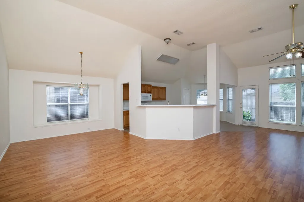 Single Family Residence For Rent in Rockwall County , 119 Wembley Way, Rockwall, Texas 75032, 3 Bedroom, 2 Bathroom, 2 Garage spaces, 2,064 Sqft, built in 1999, mls#21391734, Real Estate Agent in Rockwall, Homes For Rent in Rockwall county, Homes For Rent in Rockwall, Realtor in Rockwall Texas, Real Estate Brokerage Independent Realty Texas, Luminita Cordes Realtor