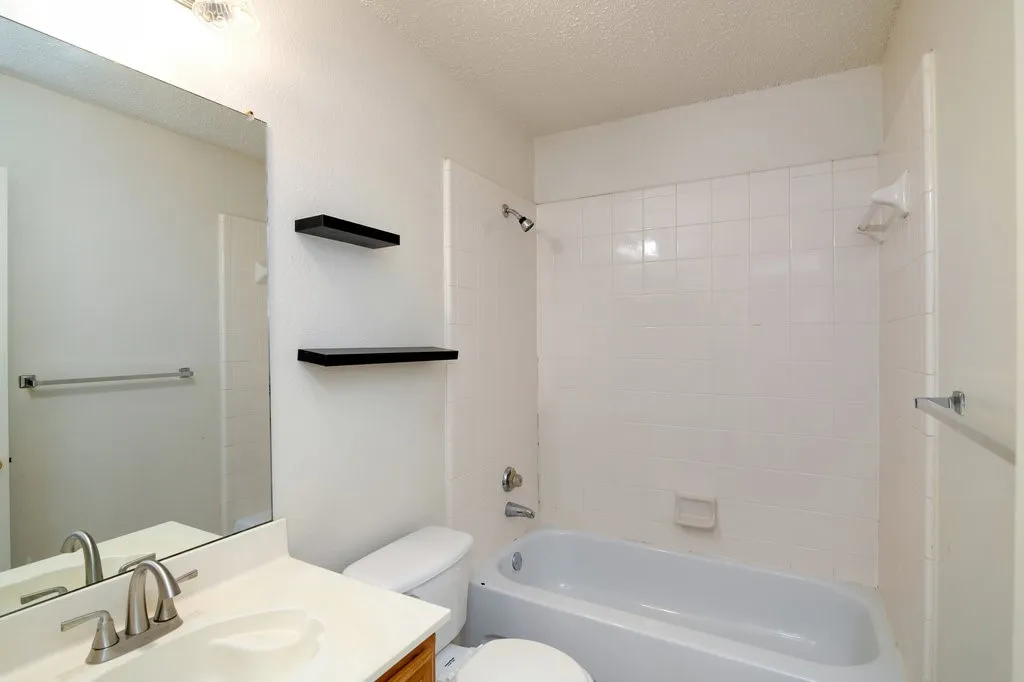 Single Family Residence For Rent in Rockwall County , 119 Wembley Way, Rockwall, Texas 75032, 3 Bedroom, 2 Bathroom, 2 Garage spaces, 2,064 Sqft, built in 1999, mls#21391734, Real Estate Agent in Rockwall, Homes For Rent in Rockwall county, Homes For Rent in Rockwall, Realtor in Rockwall Texas, Real Estate Brokerage Independent Realty Texas, Luminita Cordes Realtor