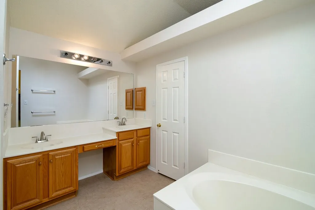 Single Family Residence For Rent in Rockwall County , 119 Wembley Way, Rockwall, Texas 75032, 3 Bedroom, 2 Bathroom, 2 Garage spaces, 2,064 Sqft, built in 1999, mls#21391734, Real Estate Agent in Rockwall, Homes For Rent in Rockwall county, Homes For Rent in Rockwall, Realtor in Rockwall Texas, Real Estate Brokerage Independent Realty Texas, Luminita Cordes Realtor