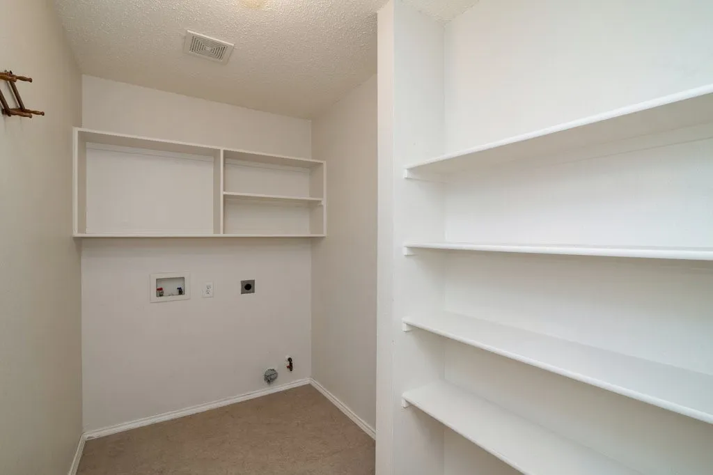 Single Family Residence For Rent in Rockwall County , 119 Wembley Way, Rockwall, Texas 75032, 3 Bedroom, 2 Bathroom, 2 Garage spaces, 2,064 Sqft, built in 1999, mls#21391734, Real Estate Agent in Rockwall, Homes For Rent in Rockwall county, Homes For Rent in Rockwall, Realtor in Rockwall Texas, Real Estate Brokerage Independent Realty Texas, Luminita Cordes Realtor