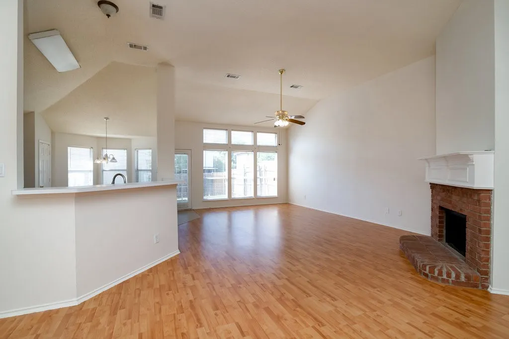 Single Family Residence For Rent in Rockwall County , 119 Wembley Way, Rockwall, Texas 75032, 3 Bedroom, 2 Bathroom, 2 Garage spaces, 2,064 Sqft, built in 1999, mls#21391734, Real Estate Agent in Rockwall, Homes For Rent in Rockwall county, Homes For Rent in Rockwall, Realtor in Rockwall Texas, Real Estate Brokerage Independent Realty Texas, Luminita Cordes Realtor