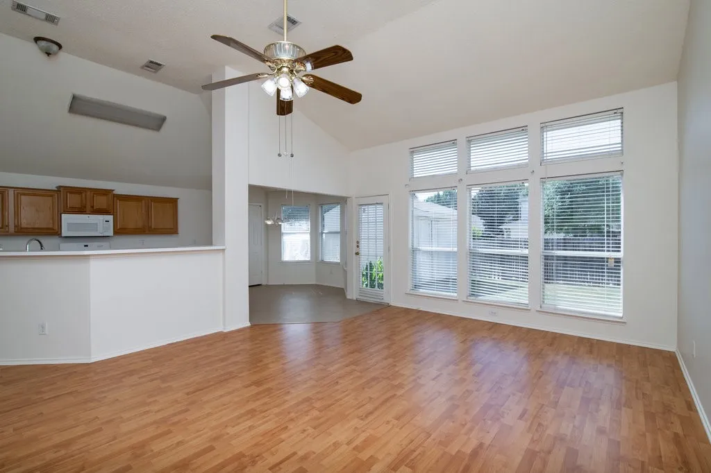 Single Family Residence For Rent in Rockwall County , 119 Wembley Way, Rockwall, Texas 75032, 3 Bedroom, 2 Bathroom, 2 Garage spaces, 2,064 Sqft, built in 1999, mls#21391734, Real Estate Agent in Rockwall, Homes For Rent in Rockwall county, Homes For Rent in Rockwall, Realtor in Rockwall Texas, Real Estate Brokerage Independent Realty Texas, Luminita Cordes Realtor