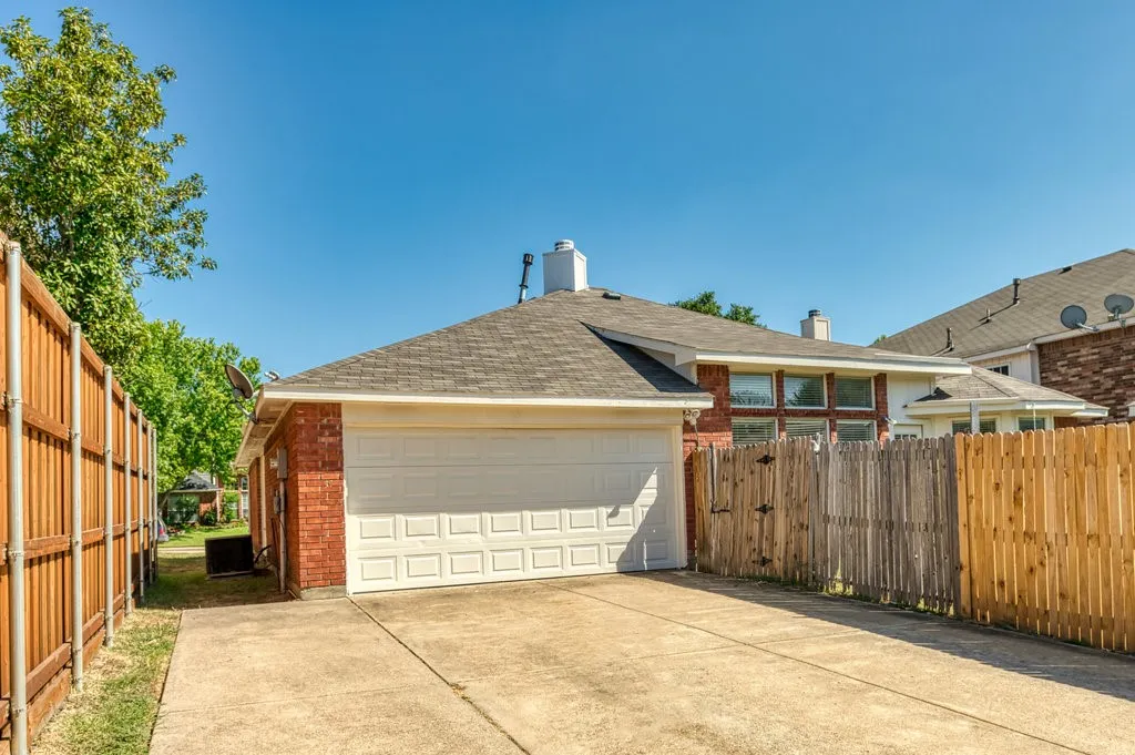Single Family Residence For Rent in Rockwall County , 119 Wembley Way, Rockwall, Texas 75032, 3 Bedroom, 2 Bathroom, 2 Garage spaces, 2,064 Sqft, built in 1999, mls#21391734, Real Estate Agent in Rockwall, Homes For Rent in Rockwall county, Homes For Rent in Rockwall, Realtor in Rockwall Texas, Real Estate Brokerage Independent Realty Texas, Luminita Cordes Realtor