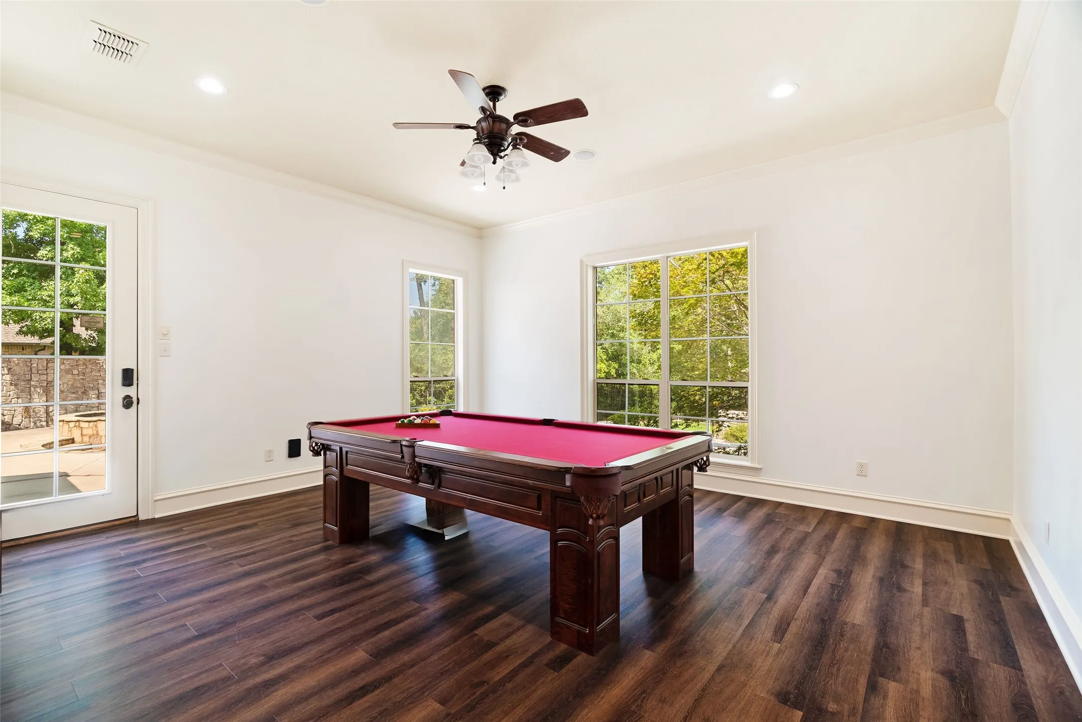 Single Family Residence For Sale in Smith County , 4045 Stonegate Boulevard, Tyler, Texas 75703, 5 Bedroom, 5 Bathroom, 3 Garage spaces, 5,593 Sqft, built in 2004, mls#21389412, Real Estate Agent in Tyler, Homes For Sale in Smith county, Homes For Sale in Tyler, Realtor in Tyler Texas, Real Estate Brokerage Independent Realty Texas, Luminita Cordes Realtor