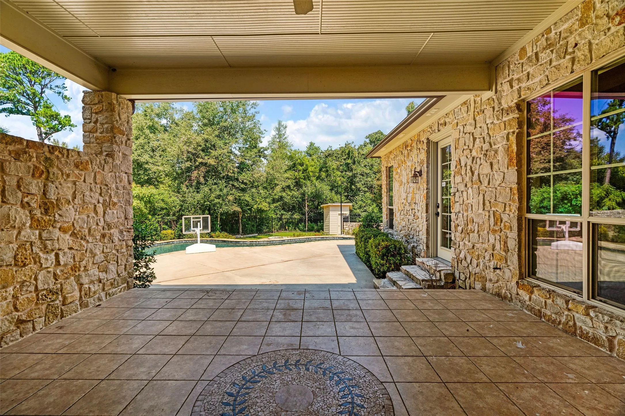 Single Family Residence For Sale in Smith County , 4045 Stonegate Boulevard, Tyler, Texas 75703, 5 Bedroom, 5 Bathroom, 3 Garage spaces, 5,593 Sqft, built in 2004, mls#21389412, Real Estate Agent in Tyler, Homes For Sale in Smith county, Homes For Sale in Tyler, Realtor in Tyler Texas, Real Estate Brokerage Independent Realty Texas, Luminita Cordes Realtor