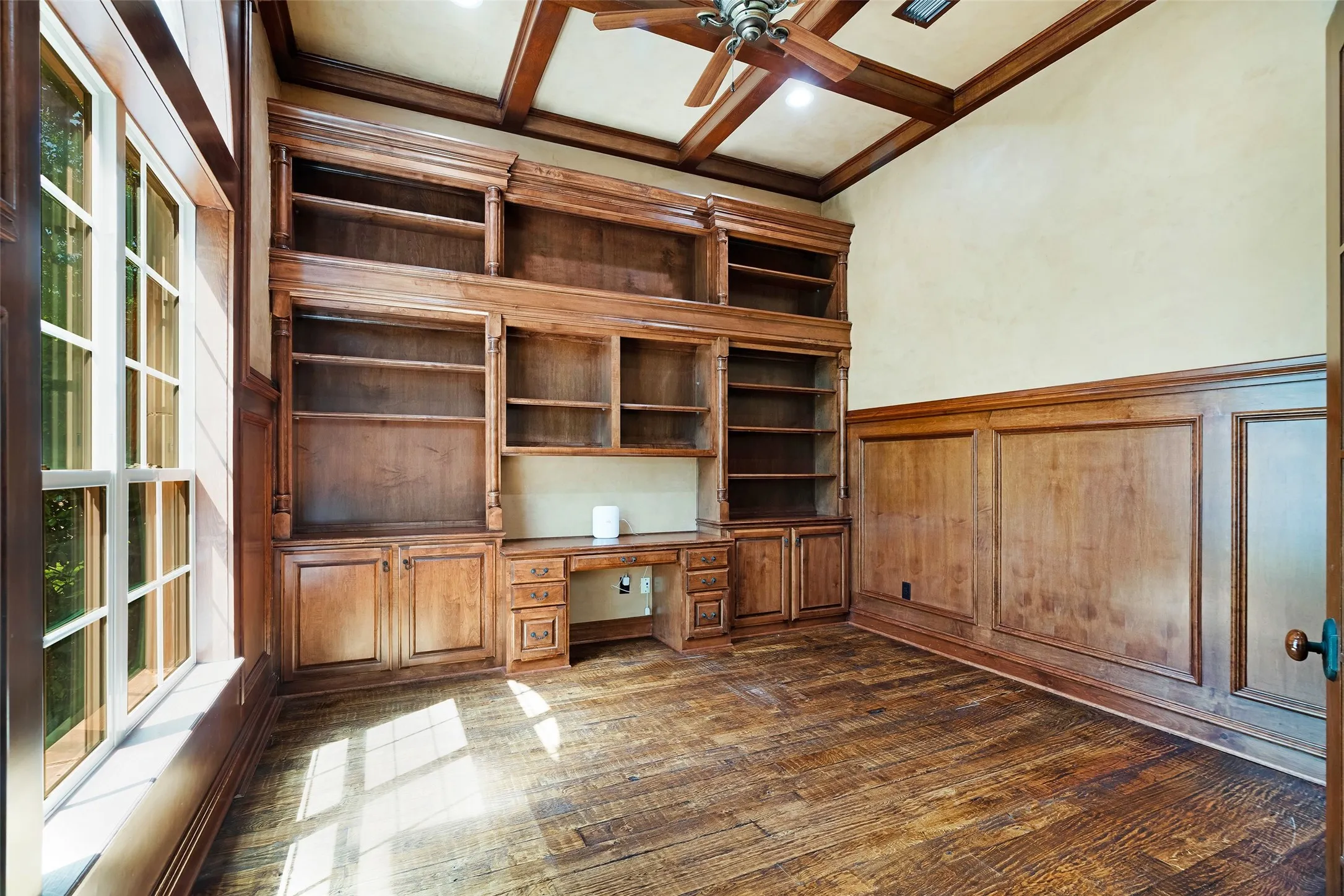 Single Family Residence For Sale in Smith County , 4045 Stonegate Boulevard, Tyler, Texas 75703, 5 Bedroom, 5 Bathroom, 3 Garage spaces, 5,593 Sqft, built in 2004, mls#21389412, Real Estate Agent in Tyler, Homes For Sale in Smith county, Homes For Sale in Tyler, Realtor in Tyler Texas, Real Estate Brokerage Independent Realty Texas, Luminita Cordes Realtor