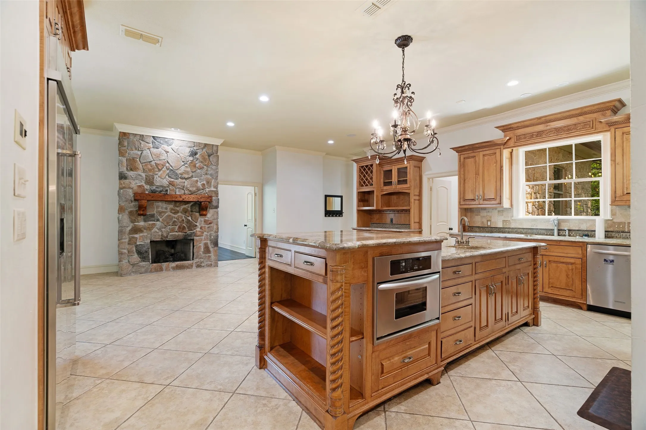 Single Family Residence For Sale in Smith County , 4045 Stonegate Boulevard, Tyler, Texas 75703, 5 Bedroom, 5 Bathroom, 3 Garage spaces, 5,593 Sqft, built in 2004, mls#21389412, Real Estate Agent in Tyler, Homes For Sale in Smith county, Homes For Sale in Tyler, Realtor in Tyler Texas, Real Estate Brokerage Independent Realty Texas, Luminita Cordes Realtor