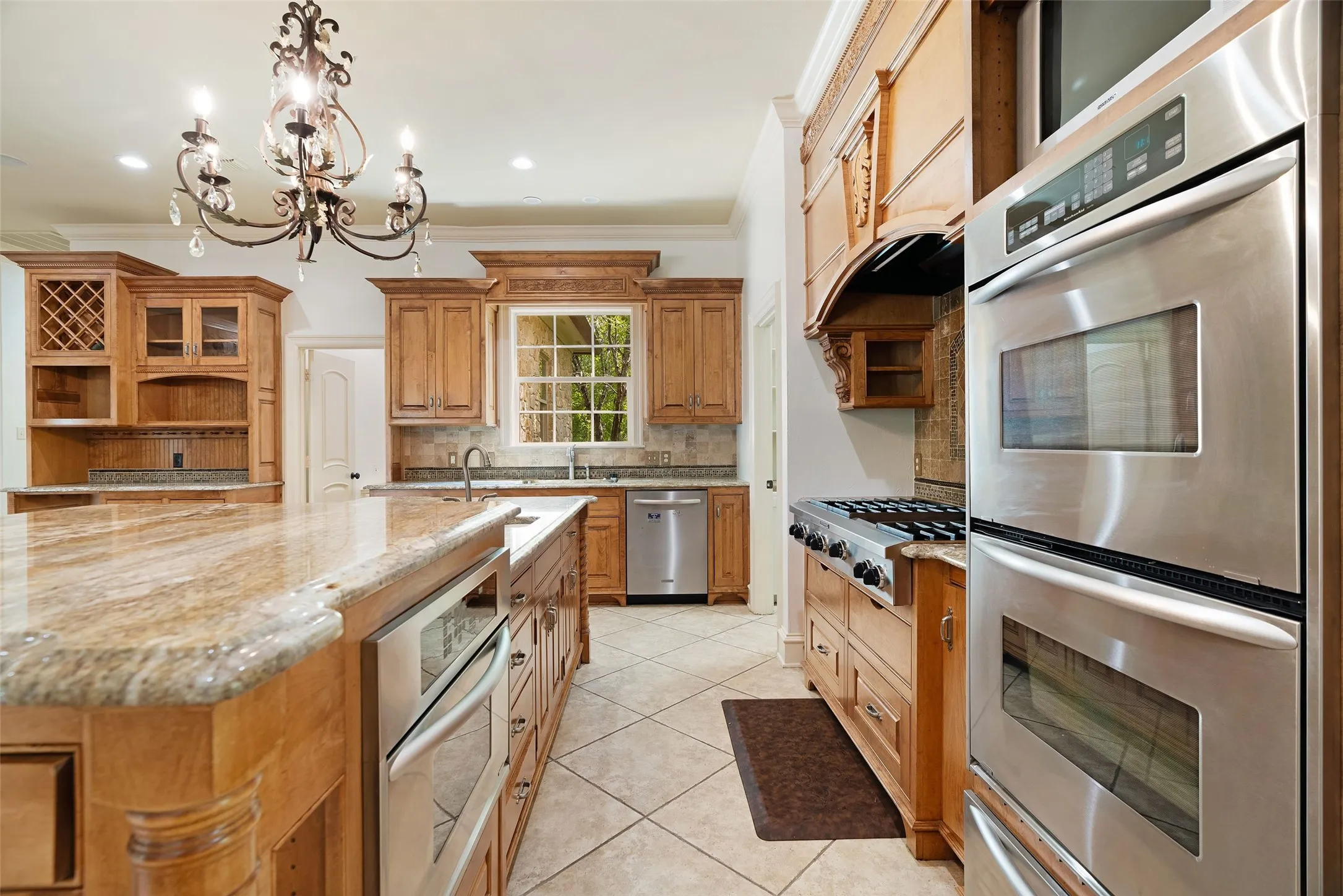Single Family Residence For Sale in Smith County , 4045 Stonegate Boulevard, Tyler, Texas 75703, 5 Bedroom, 5 Bathroom, 3 Garage spaces, 5,593 Sqft, built in 2004, mls#21389412, Real Estate Agent in Tyler, Homes For Sale in Smith county, Homes For Sale in Tyler, Realtor in Tyler Texas, Real Estate Brokerage Independent Realty Texas, Luminita Cordes Realtor