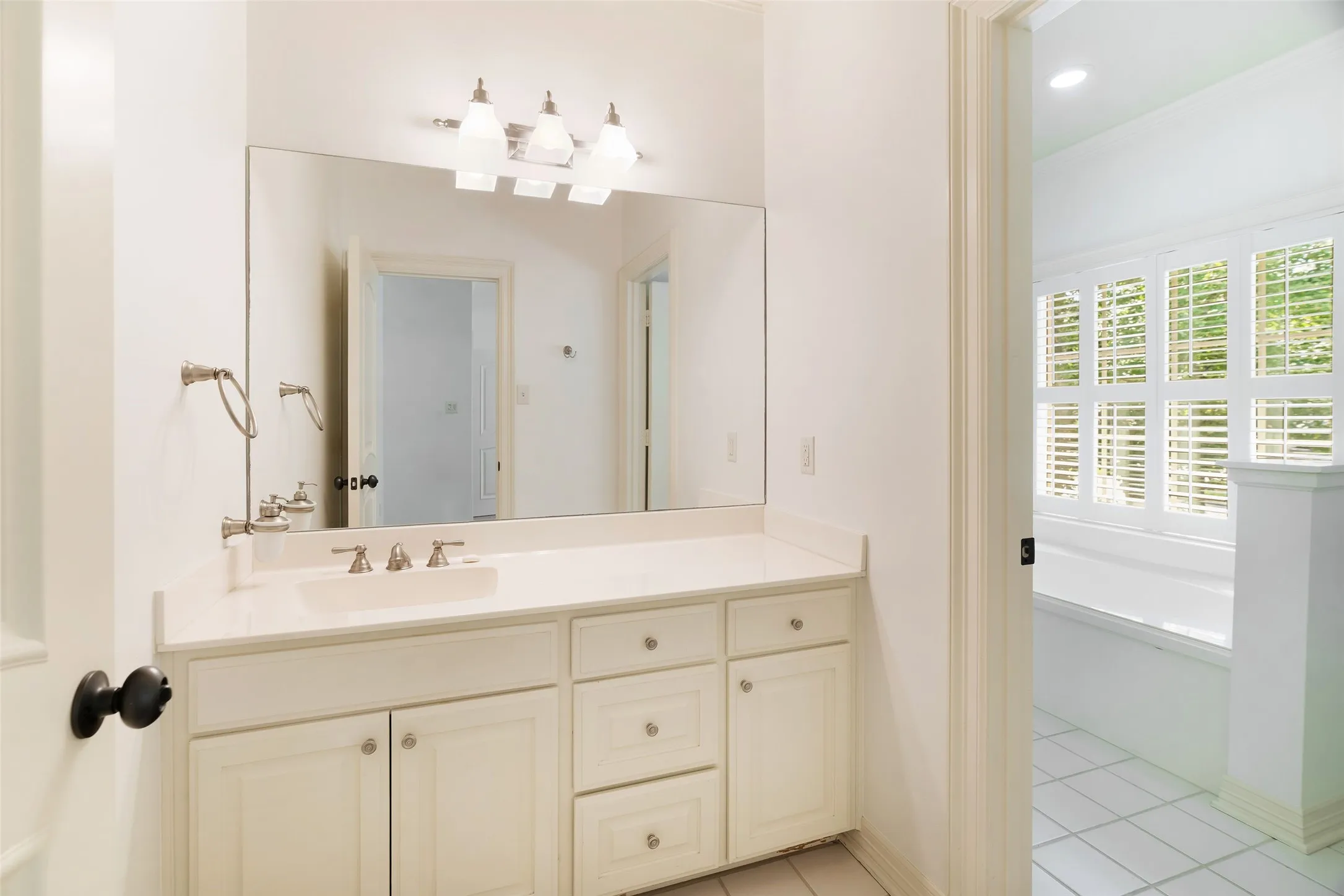 Single Family Residence For Sale in Smith County , 4045 Stonegate Boulevard, Tyler, Texas 75703, 5 Bedroom, 5 Bathroom, 3 Garage spaces, 5,593 Sqft, built in 2004, mls#21389412, Real Estate Agent in Tyler, Homes For Sale in Smith county, Homes For Sale in Tyler, Realtor in Tyler Texas, Real Estate Brokerage Independent Realty Texas, Luminita Cordes Realtor
