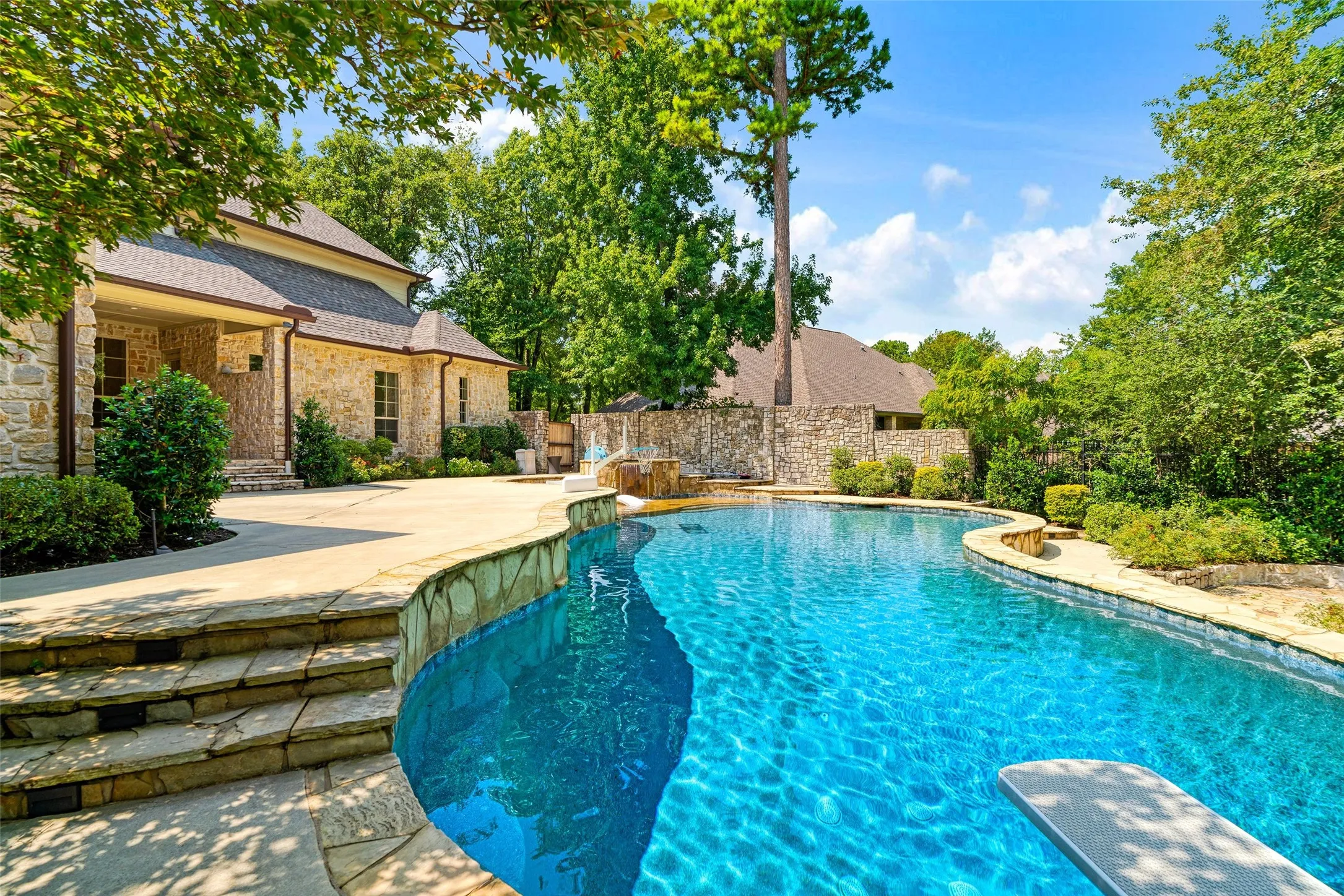 Single Family Residence For Sale in Smith County , 4045 Stonegate Boulevard, Tyler, Texas 75703, 5 Bedroom, 5 Bathroom, 3 Garage spaces, 5,593 Sqft, built in 2004, mls#21389412, Real Estate Agent in Tyler, Homes For Sale in Smith county, Homes For Sale in Tyler, Realtor in Tyler Texas, Real Estate Brokerage Independent Realty Texas, Luminita Cordes Realtor