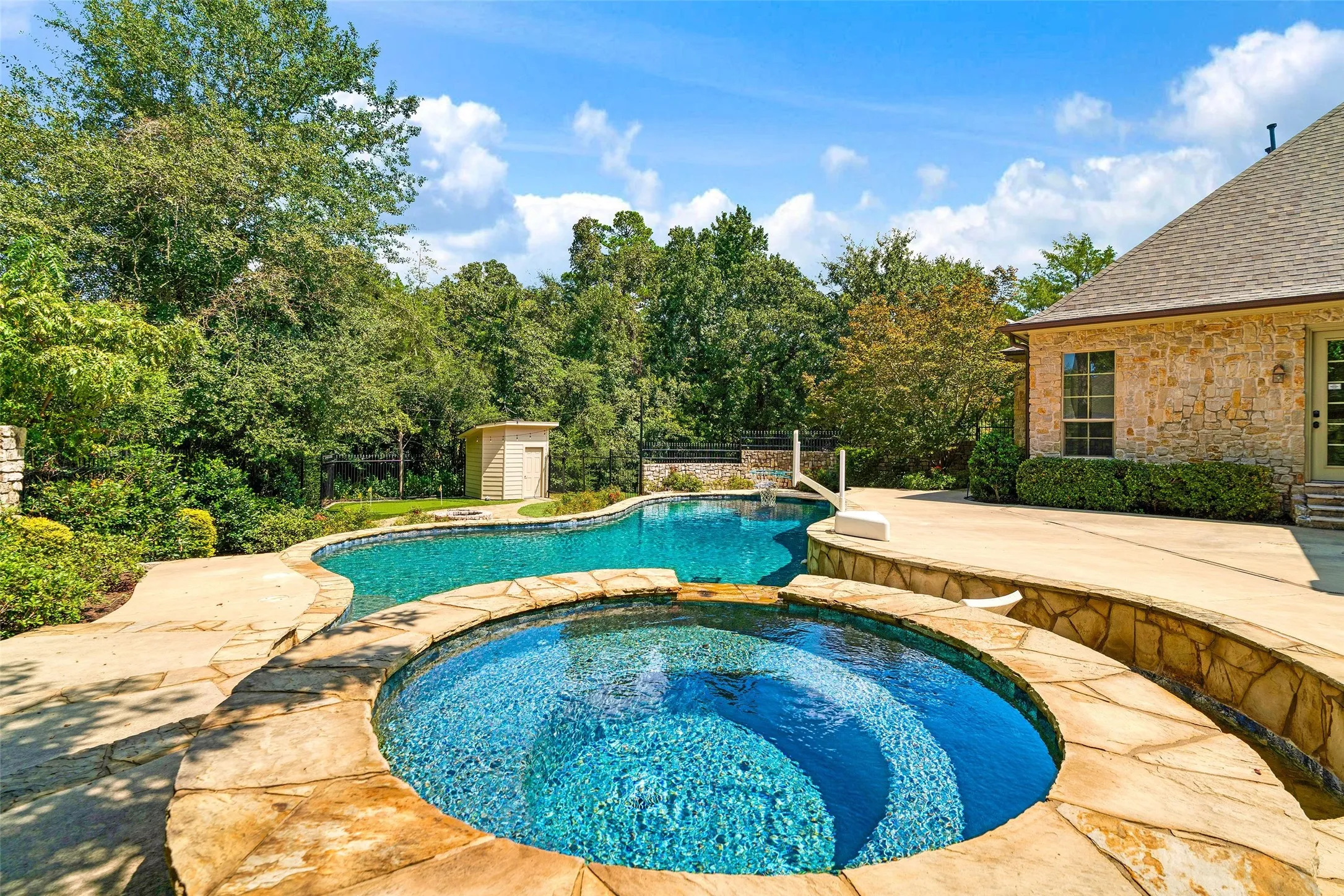 Single Family Residence For Sale in Smith County , 4045 Stonegate Boulevard, Tyler, Texas 75703, 5 Bedroom, 5 Bathroom, 3 Garage spaces, 5,593 Sqft, built in 2004, mls#21389412, Real Estate Agent in Tyler, Homes For Sale in Smith county, Homes For Sale in Tyler, Realtor in Tyler Texas, Real Estate Brokerage Independent Realty Texas, Luminita Cordes Realtor