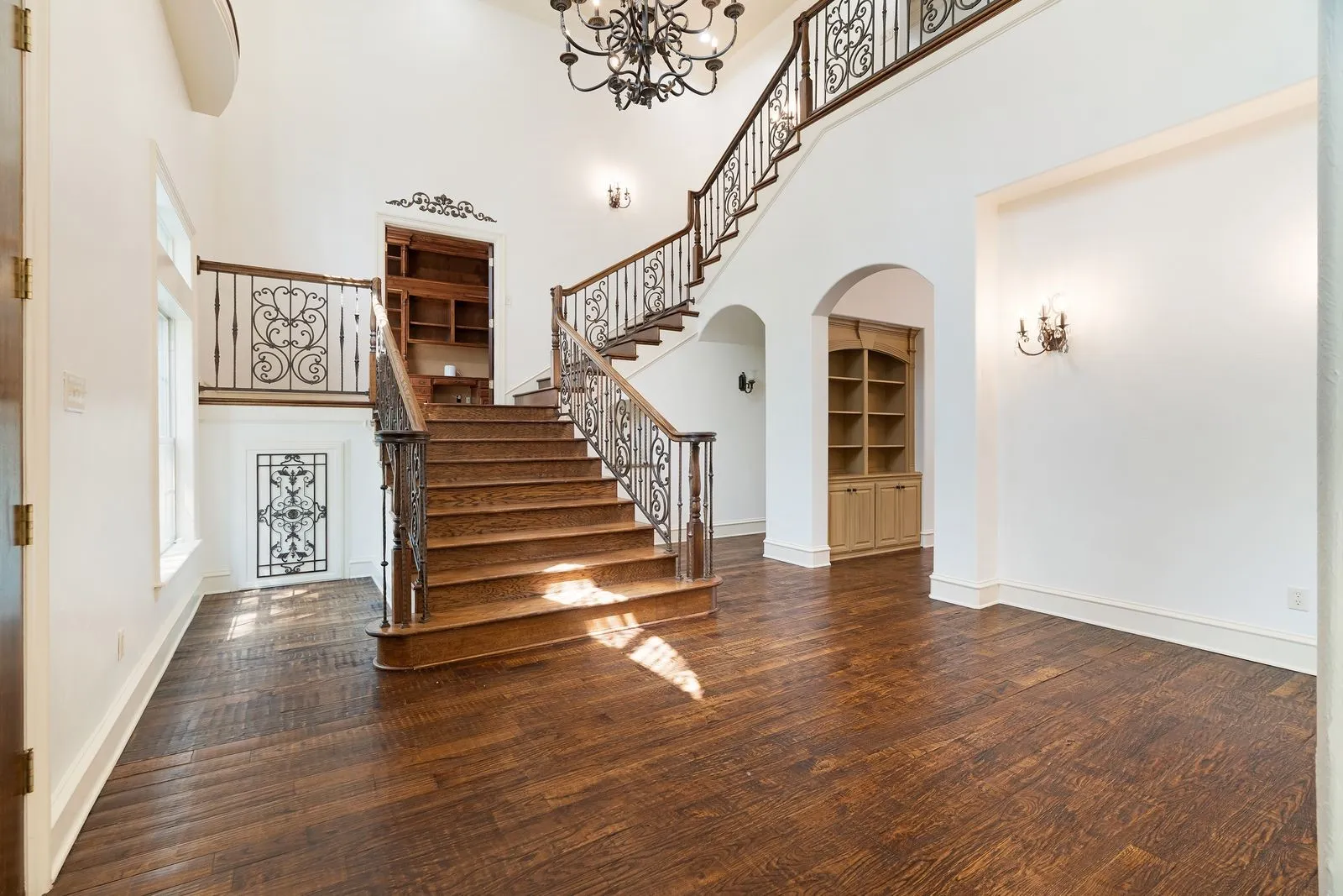 Single Family Residence For Sale in Smith County , 4045 Stonegate Boulevard, Tyler, Texas 75703, 5 Bedroom, 5 Bathroom, 3 Garage spaces, 5,593 Sqft, built in 2004, mls#21389412, Real Estate Agent in Tyler, Homes For Sale in Smith county, Homes For Sale in Tyler, Realtor in Tyler Texas, Real Estate Brokerage Independent Realty Texas, Luminita Cordes Realtor