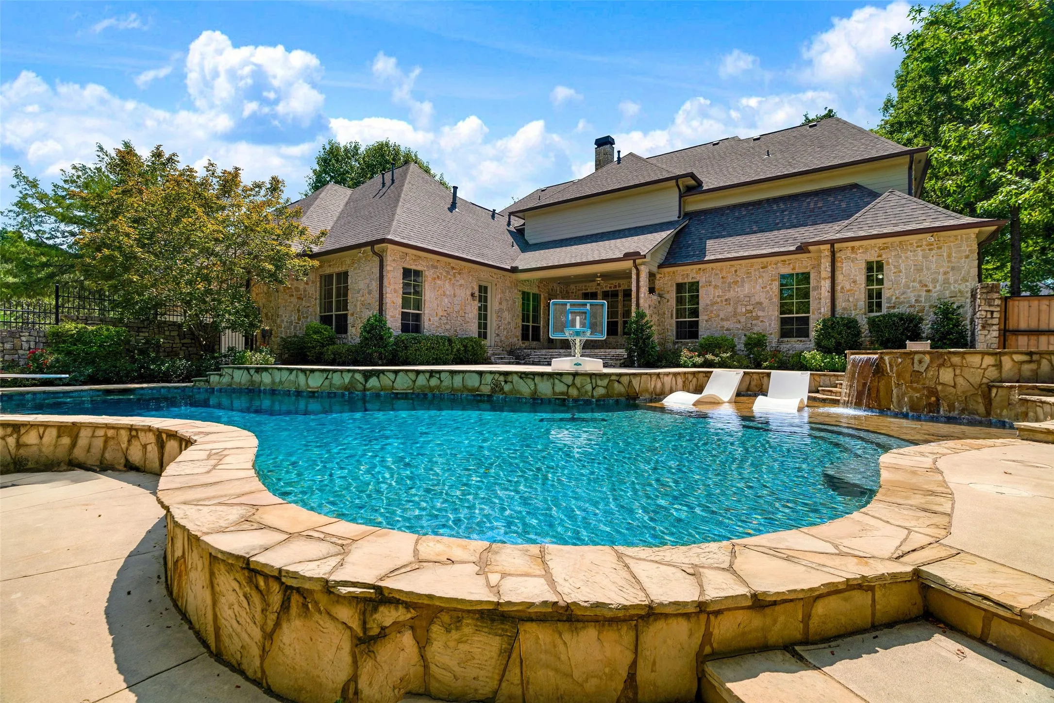 Single Family Residence For Sale in Smith County , 4045 Stonegate Boulevard, Tyler, Texas 75703, 5 Bedroom, 5 Bathroom, 3 Garage spaces, 5,593 Sqft, built in 2004, mls#21389412, Real Estate Agent in Tyler, Homes For Sale in Smith county, Homes For Sale in Tyler, Realtor in Tyler Texas, Real Estate Brokerage Independent Realty Texas, Luminita Cordes Realtor