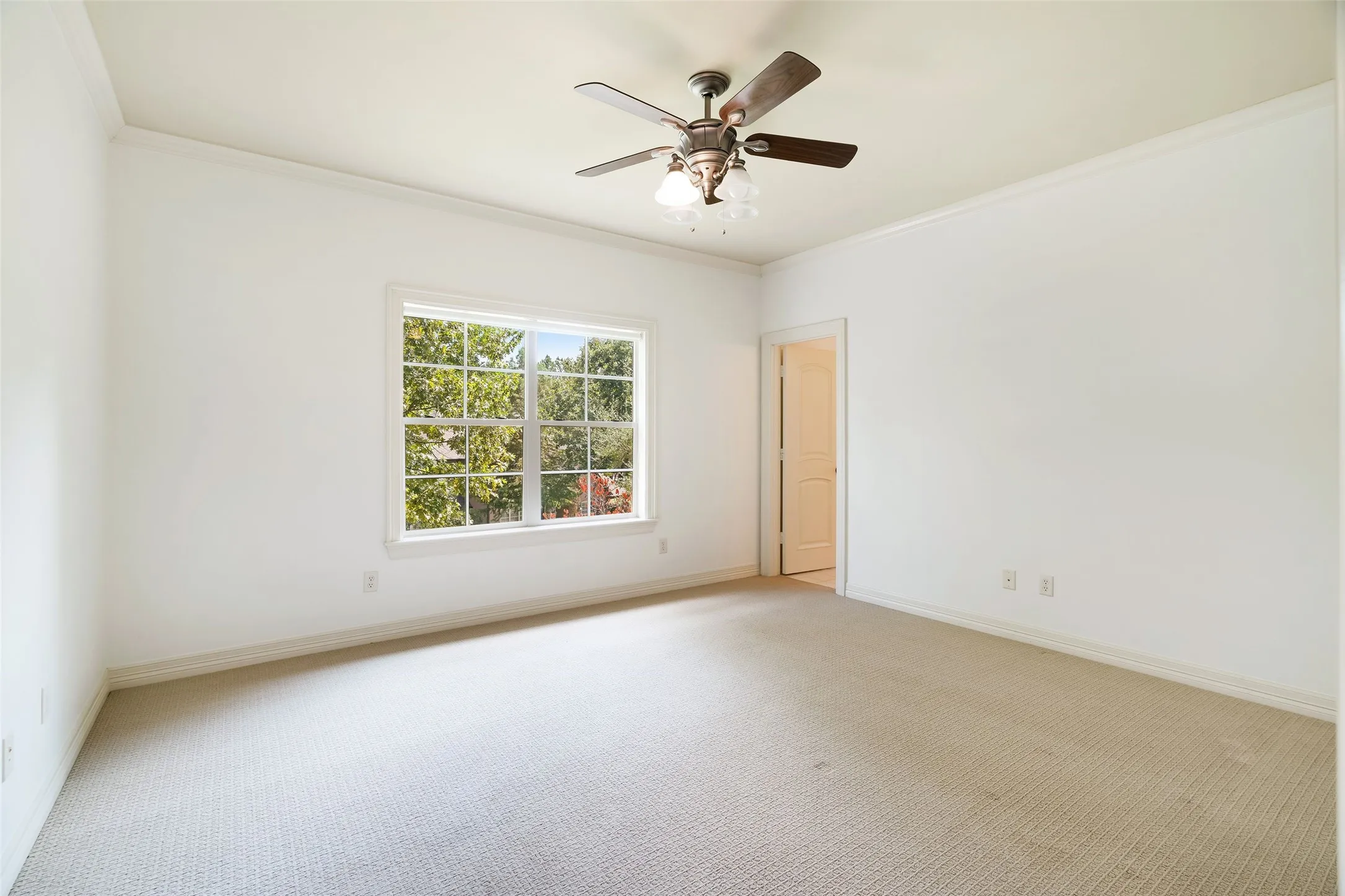 Single Family Residence For Sale in Smith County , 4045 Stonegate Boulevard, Tyler, Texas 75703, 5 Bedroom, 5 Bathroom, 3 Garage spaces, 5,593 Sqft, built in 2004, mls#21389412, Real Estate Agent in Tyler, Homes For Sale in Smith county, Homes For Sale in Tyler, Realtor in Tyler Texas, Real Estate Brokerage Independent Realty Texas, Luminita Cordes Realtor