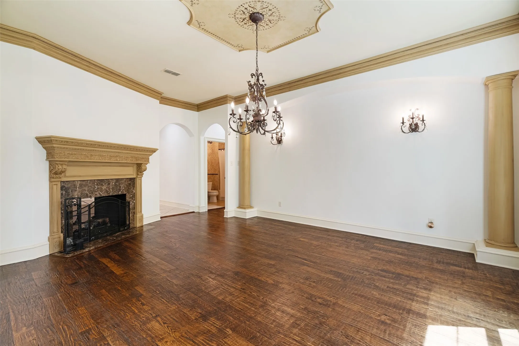 Single Family Residence For Sale in Smith County , 4045 Stonegate Boulevard, Tyler, Texas 75703, 5 Bedroom, 5 Bathroom, 3 Garage spaces, 5,593 Sqft, built in 2004, mls#21389412, Real Estate Agent in Tyler, Homes For Sale in Smith county, Homes For Sale in Tyler, Realtor in Tyler Texas, Real Estate Brokerage Independent Realty Texas, Luminita Cordes Realtor