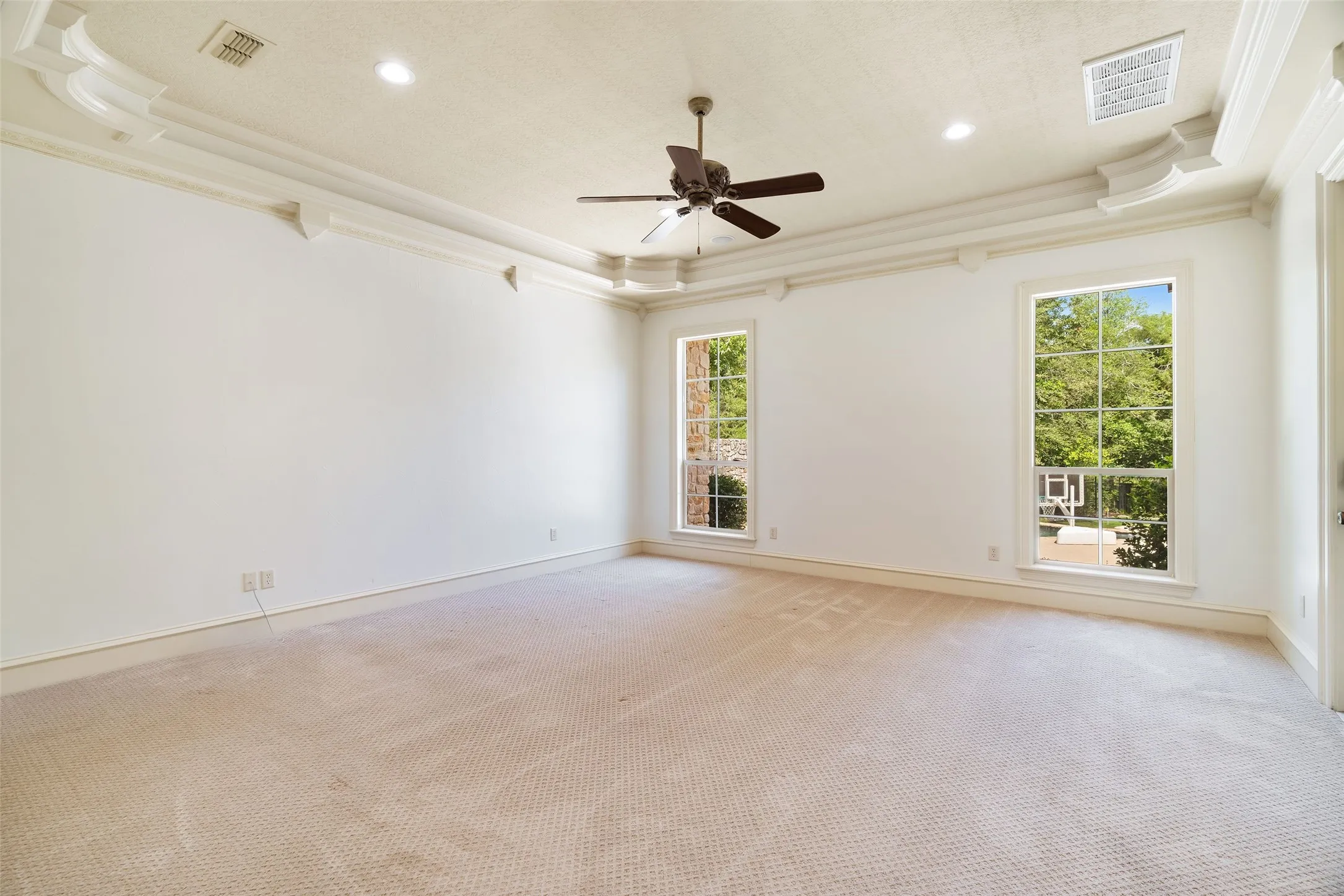 Single Family Residence For Sale in Smith County , 4045 Stonegate Boulevard, Tyler, Texas 75703, 5 Bedroom, 5 Bathroom, 3 Garage spaces, 5,593 Sqft, built in 2004, mls#21389412, Real Estate Agent in Tyler, Homes For Sale in Smith county, Homes For Sale in Tyler, Realtor in Tyler Texas, Real Estate Brokerage Independent Realty Texas, Luminita Cordes Realtor