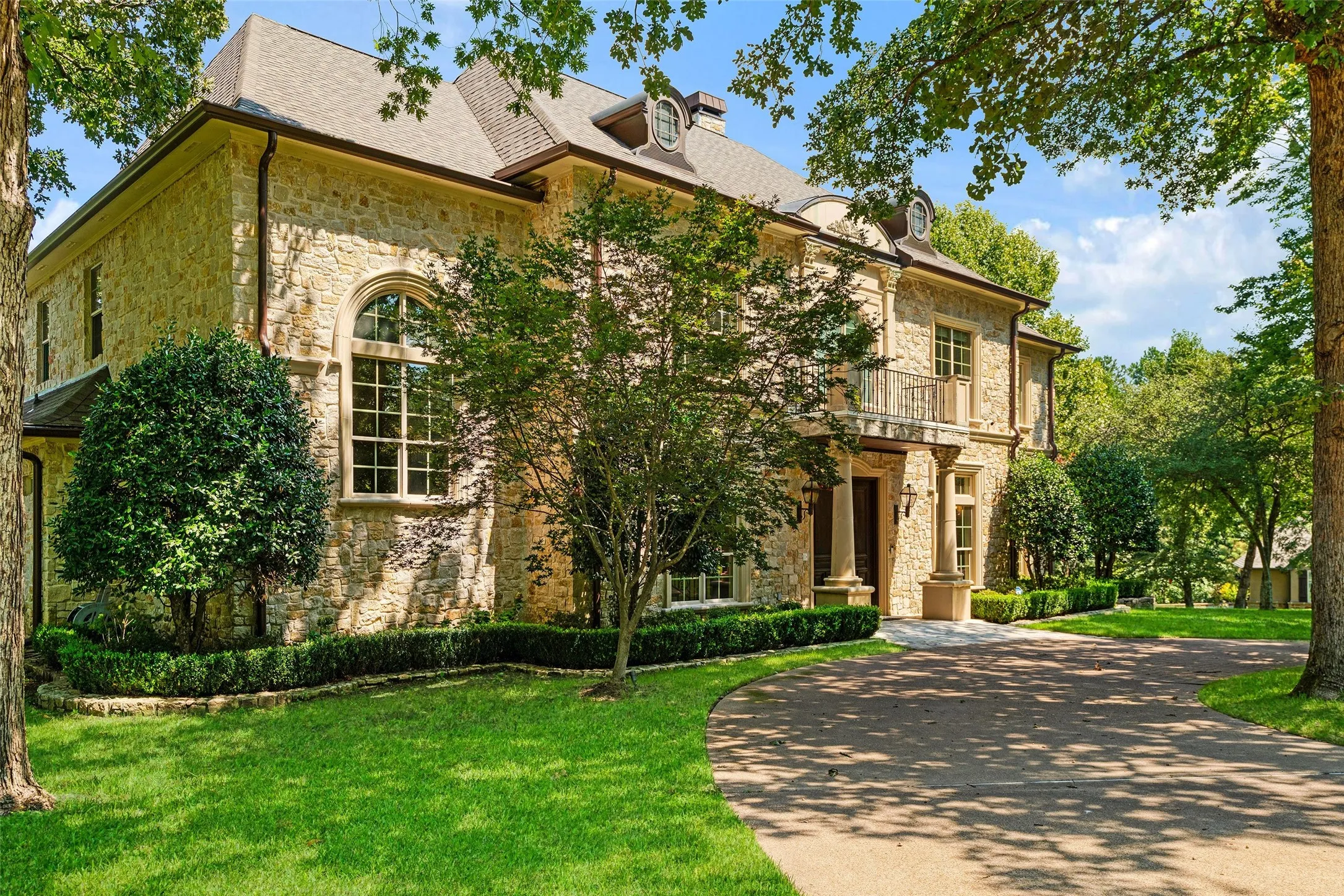 Single Family Residence For Sale in Smith County , 4045 Stonegate Boulevard, Tyler, Texas 75703, 5 Bedroom, 5 Bathroom, 3 Garage spaces, 5,593 Sqft, built in 2004, mls#21389412, Real Estate Agent in Tyler, Homes For Sale in Smith county, Homes For Sale in Tyler, Realtor in Tyler Texas, Real Estate Brokerage Independent Realty Texas, Luminita Cordes Realtor